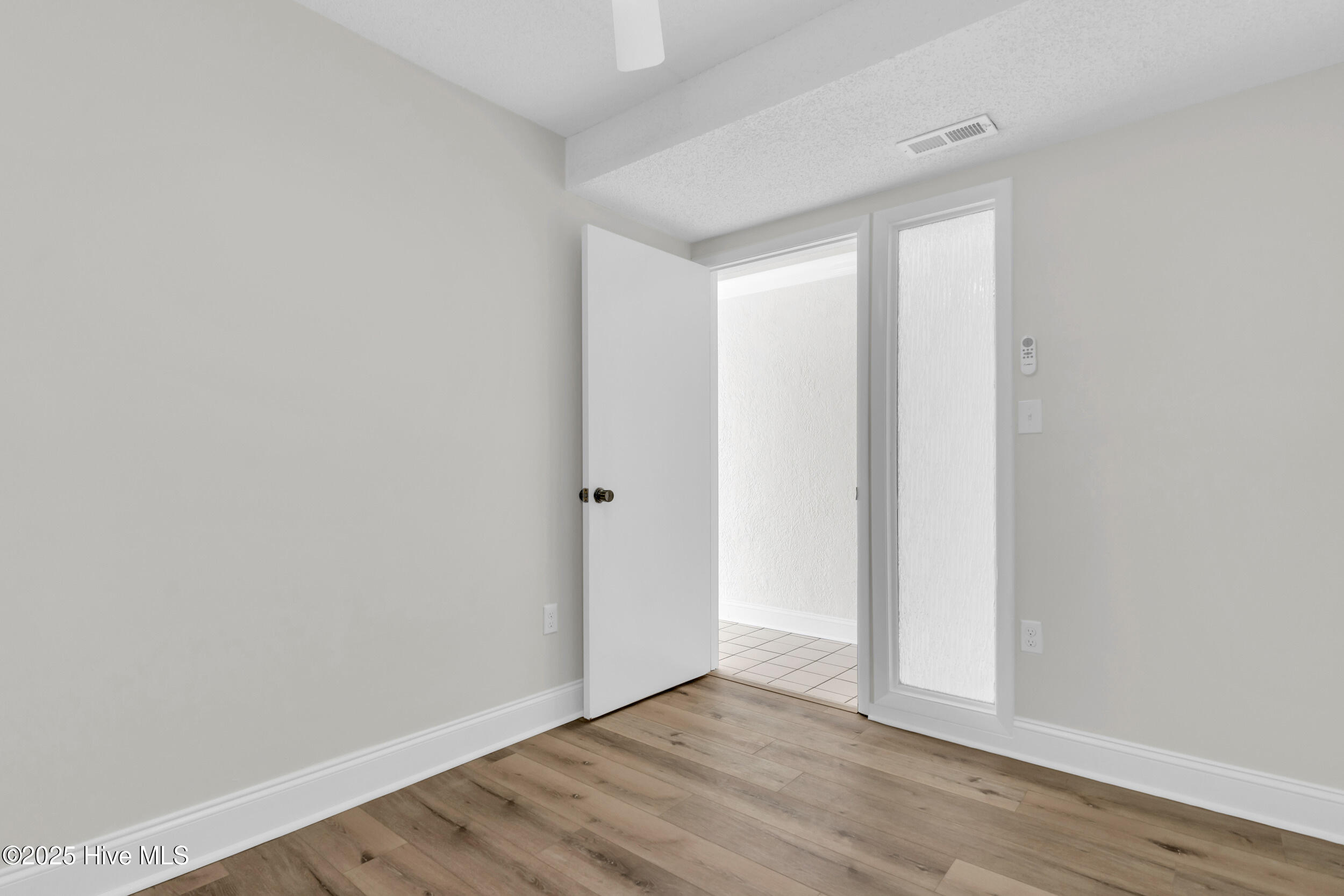 100516351 | Photo 25