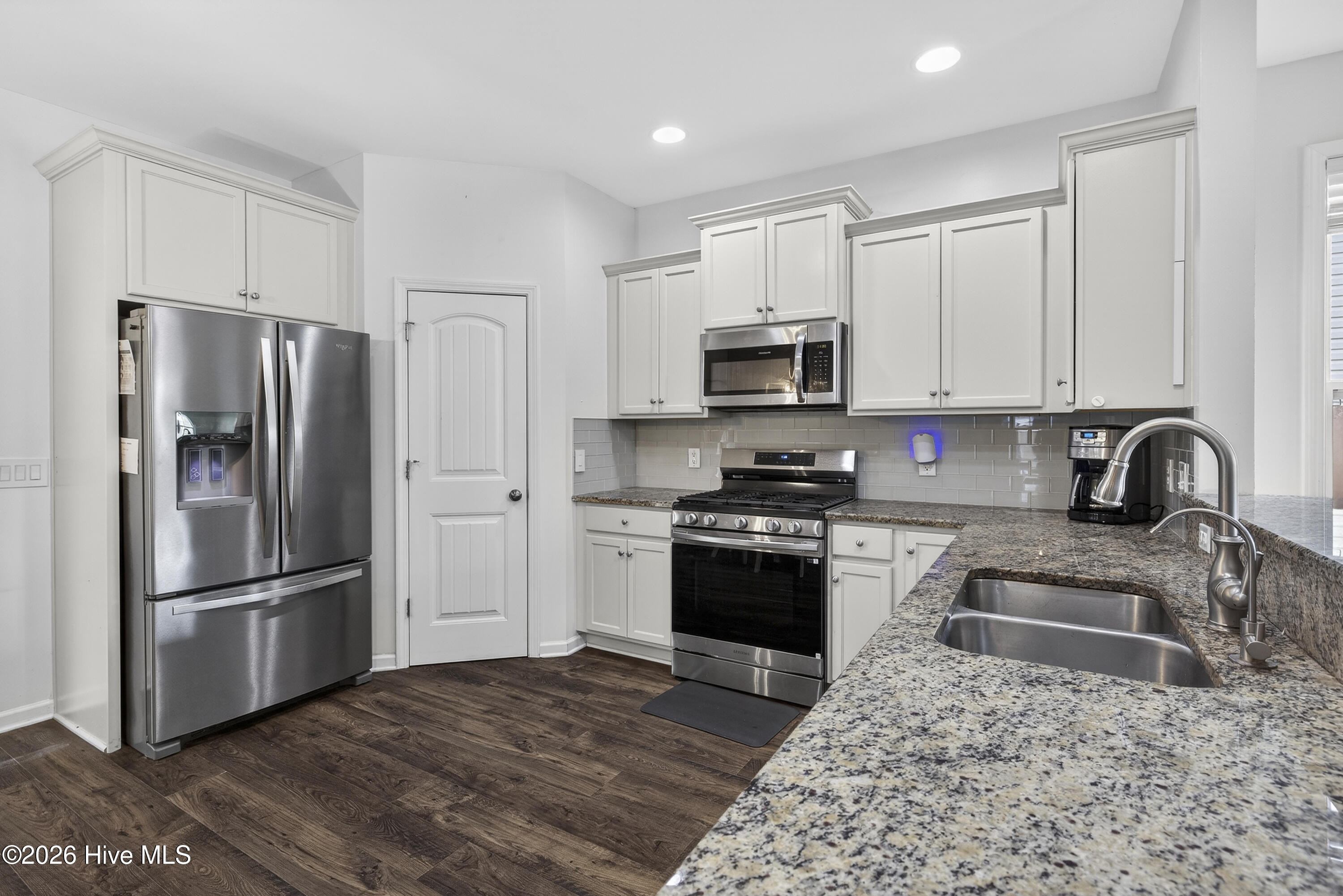 100564462 | Photo 11