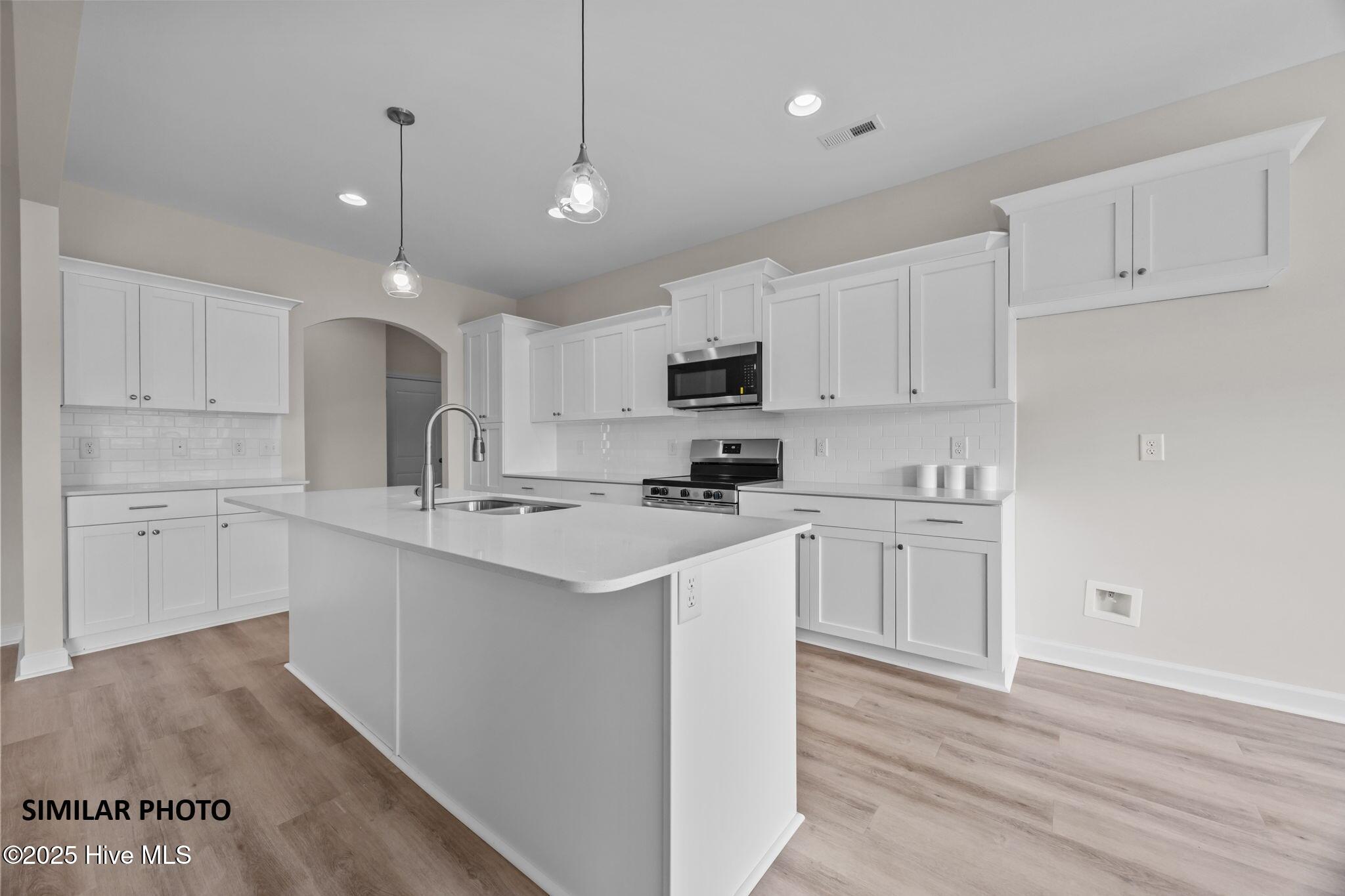 1104 Lunenburg Place, Jacksonville, NC 28540 – photo 15: 12-web-or-mls-IMG_9300