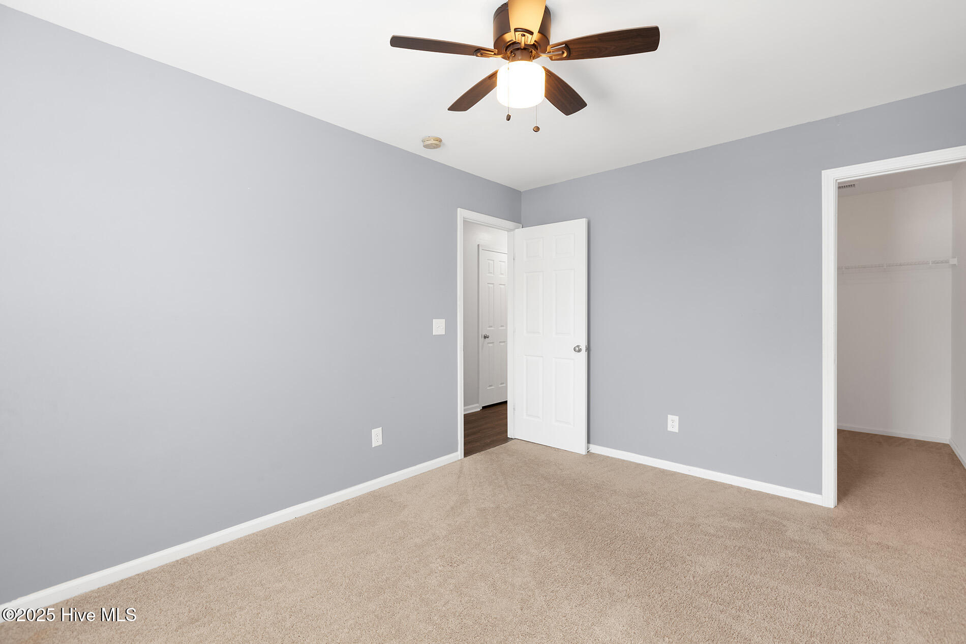 100526047 | Photo 27