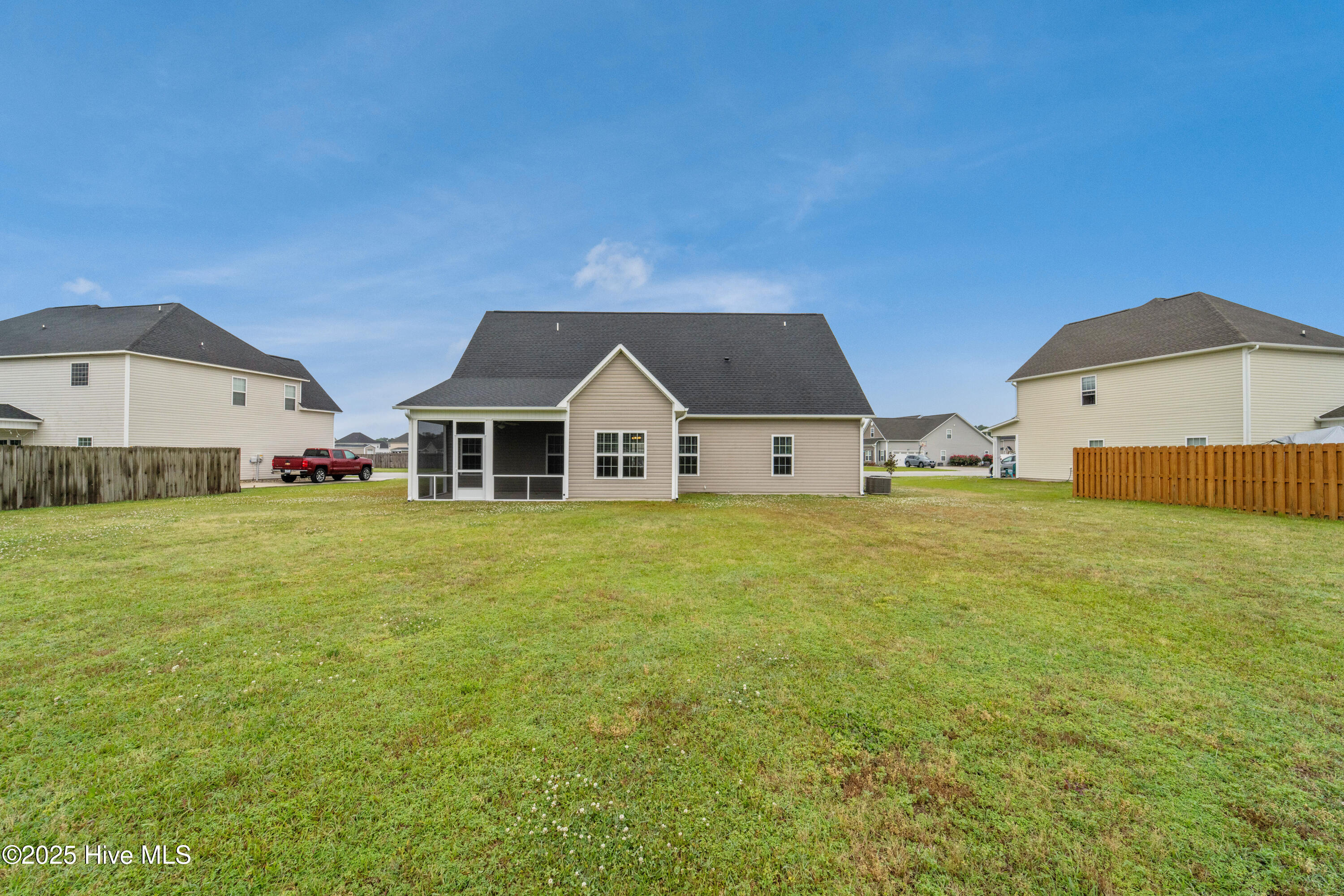 100562423 | Photo 21