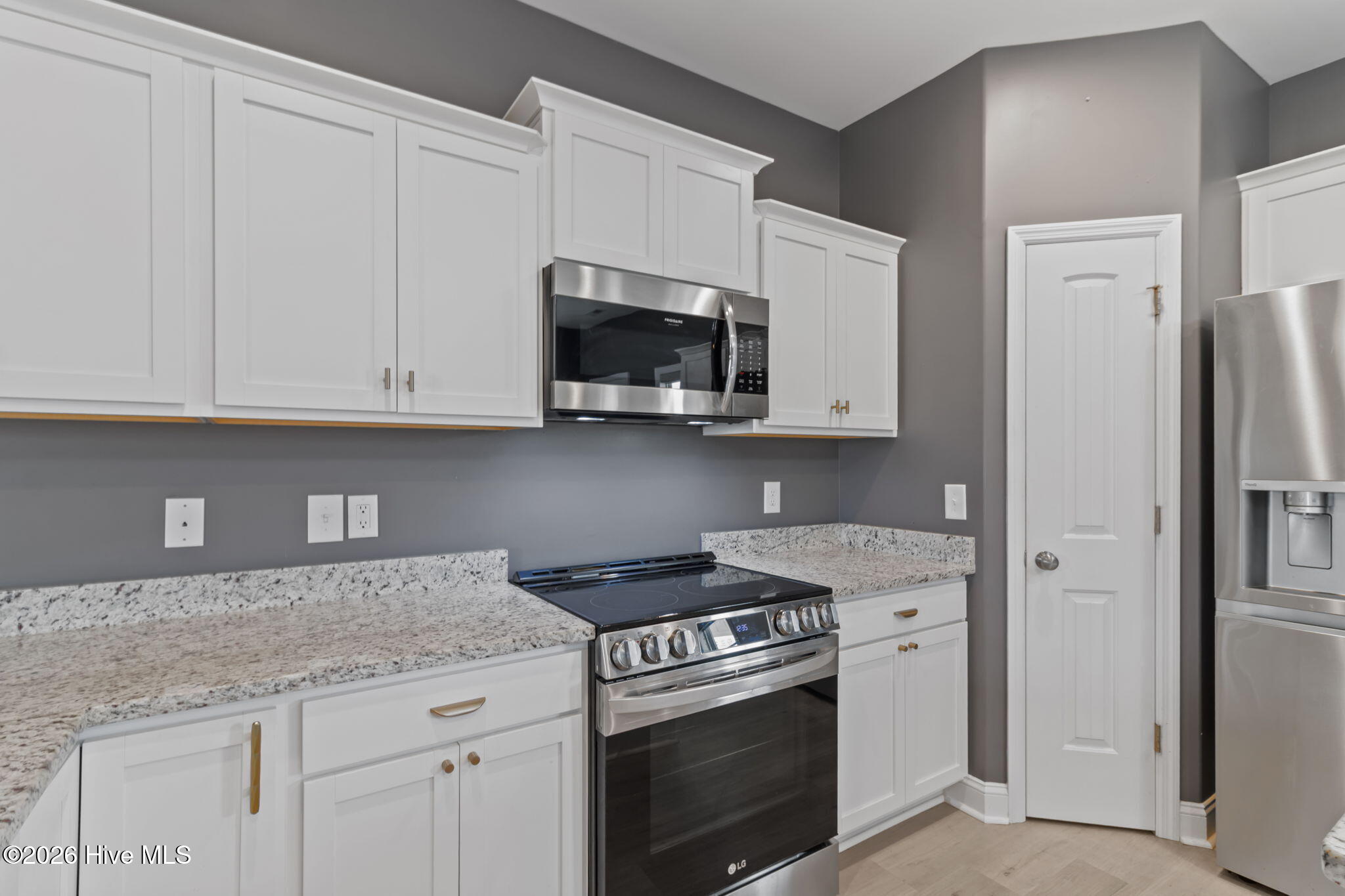 100560163 | Photo 13