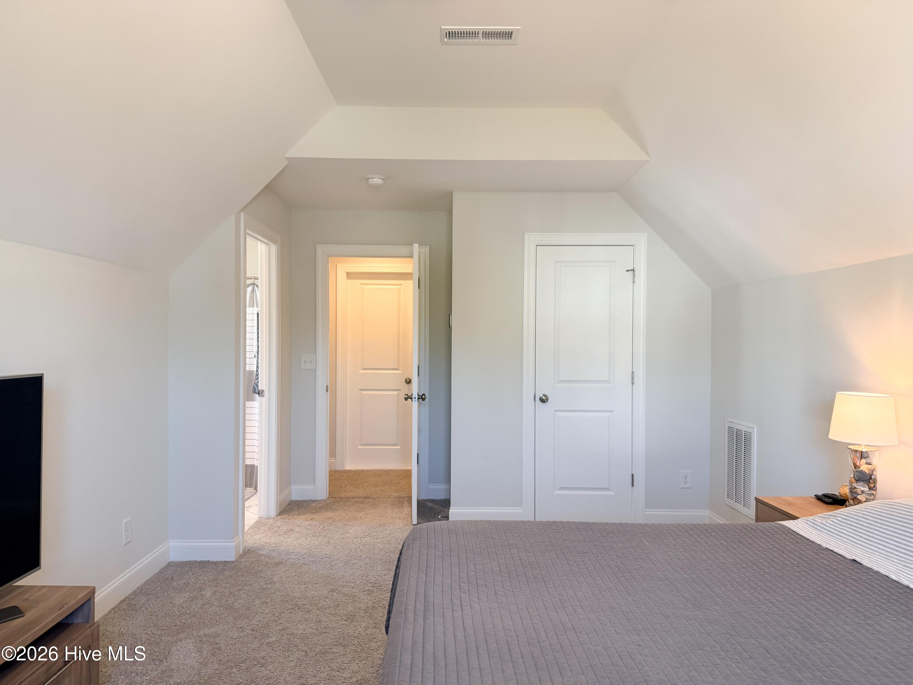 100567915 | Photo 55