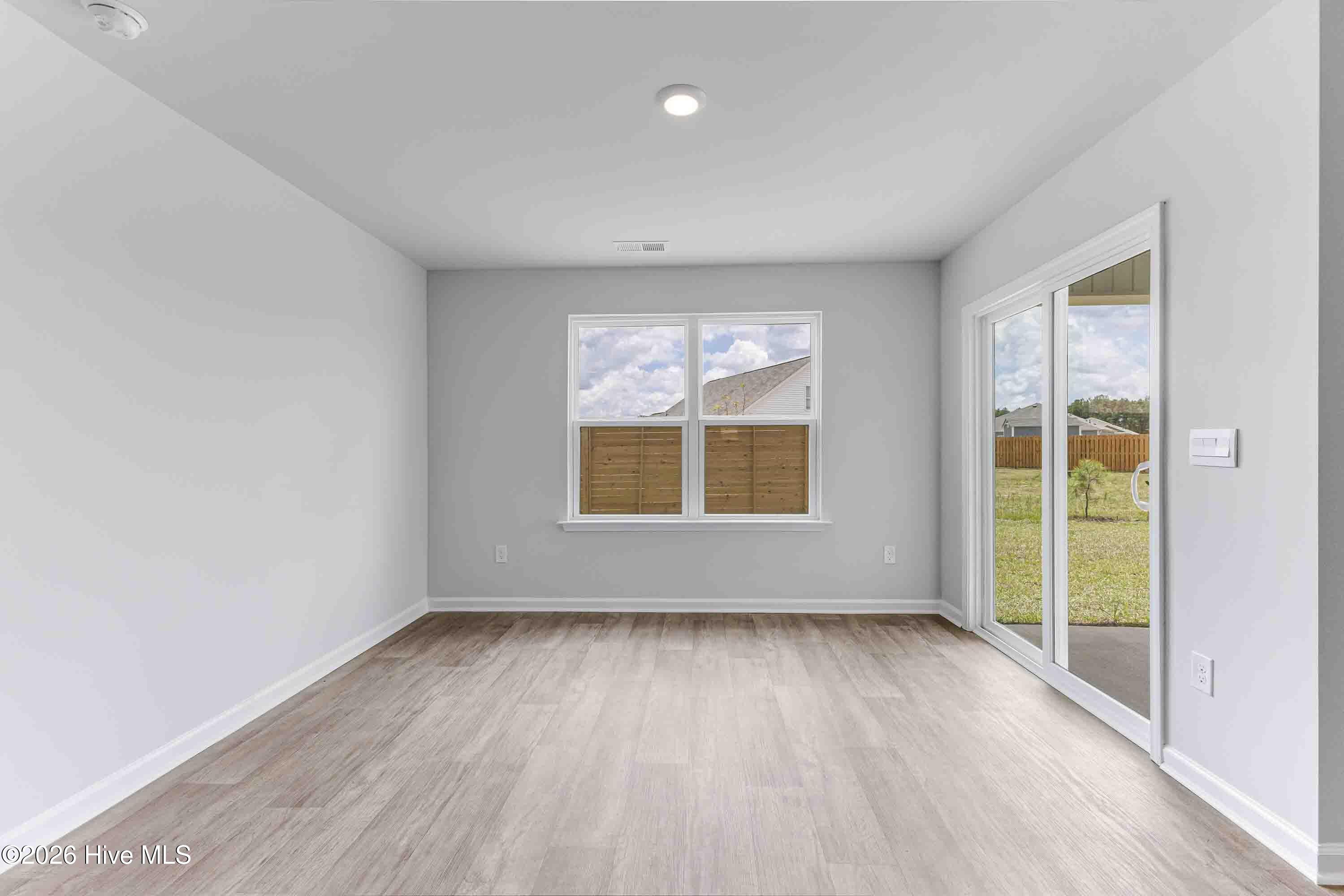 100569617 | Photo 19