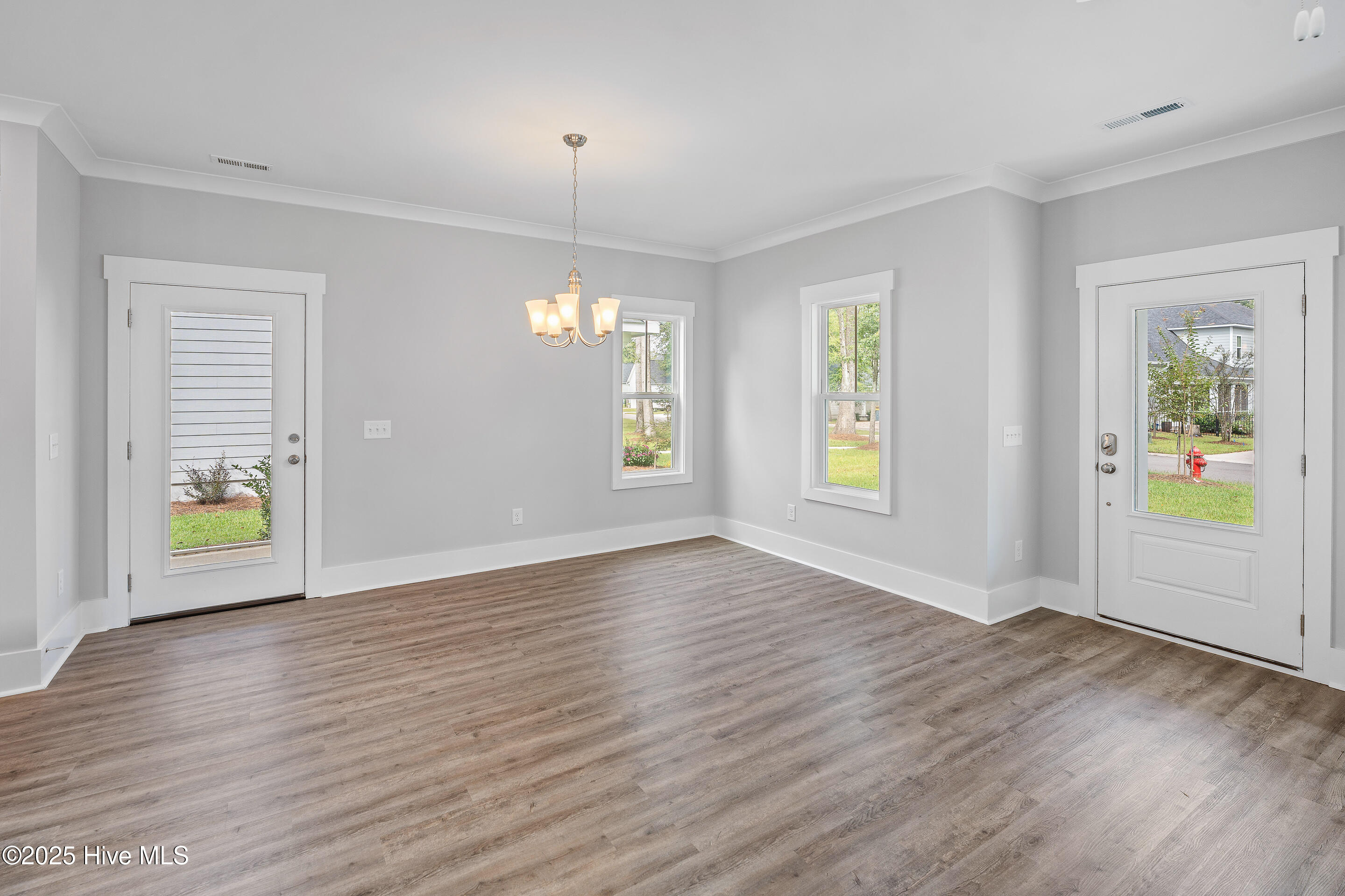 100506457 | Photo 16