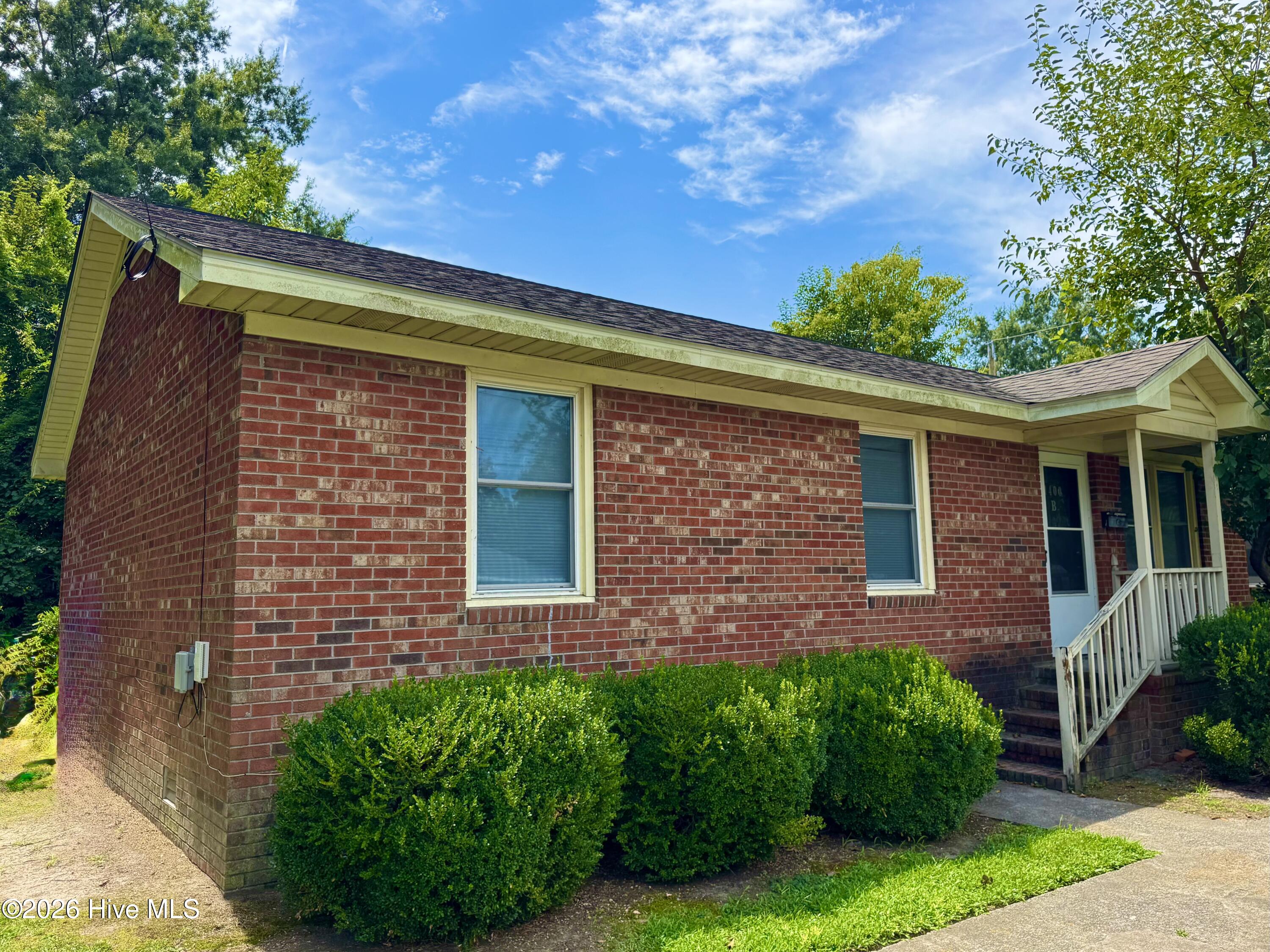 1400 1st, Greenville, North Carolina, 3 Bedroom Bedrooms, 5 Room Rooms,1 BathroomBathrooms,Duplex,For sale,1st,100596686