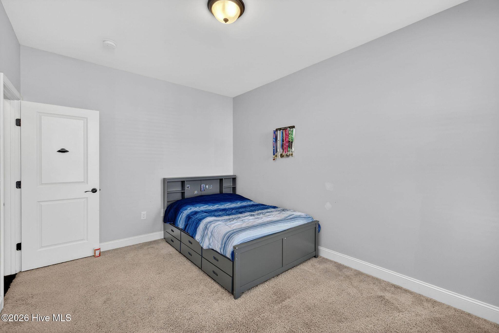 100547189 | Photo 28