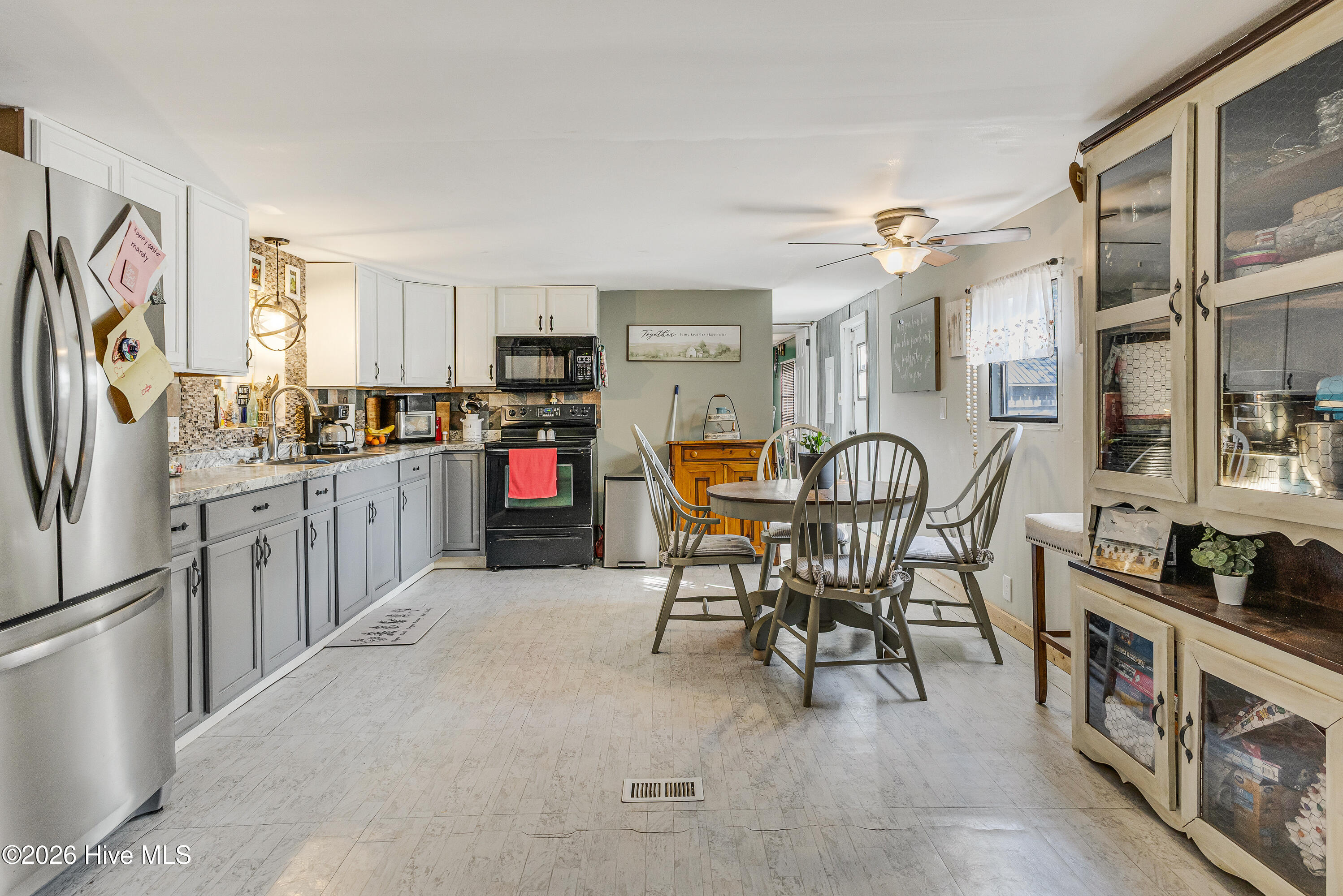 100557479 | Photo 13