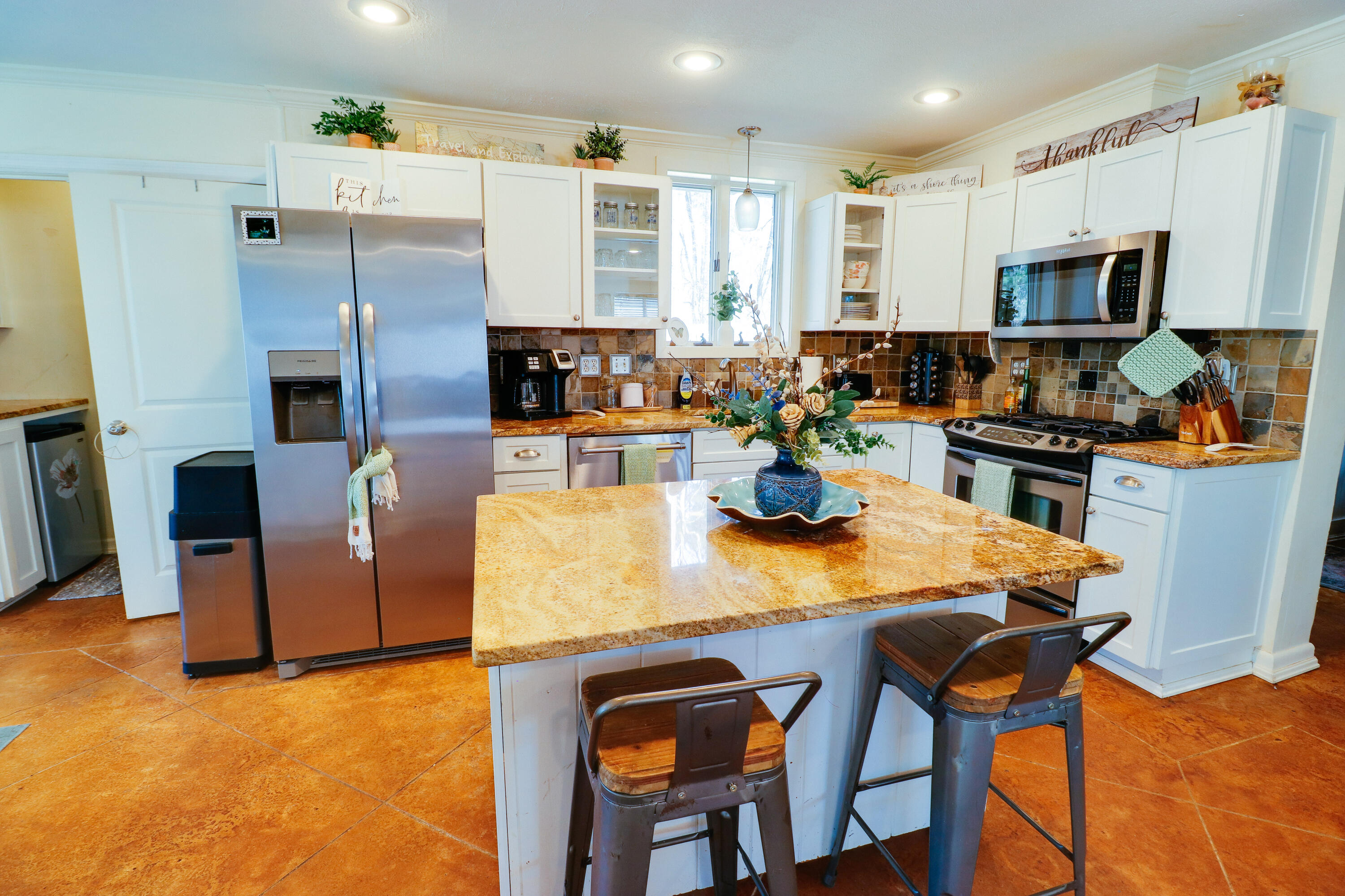 1061 Delaware Dr-12