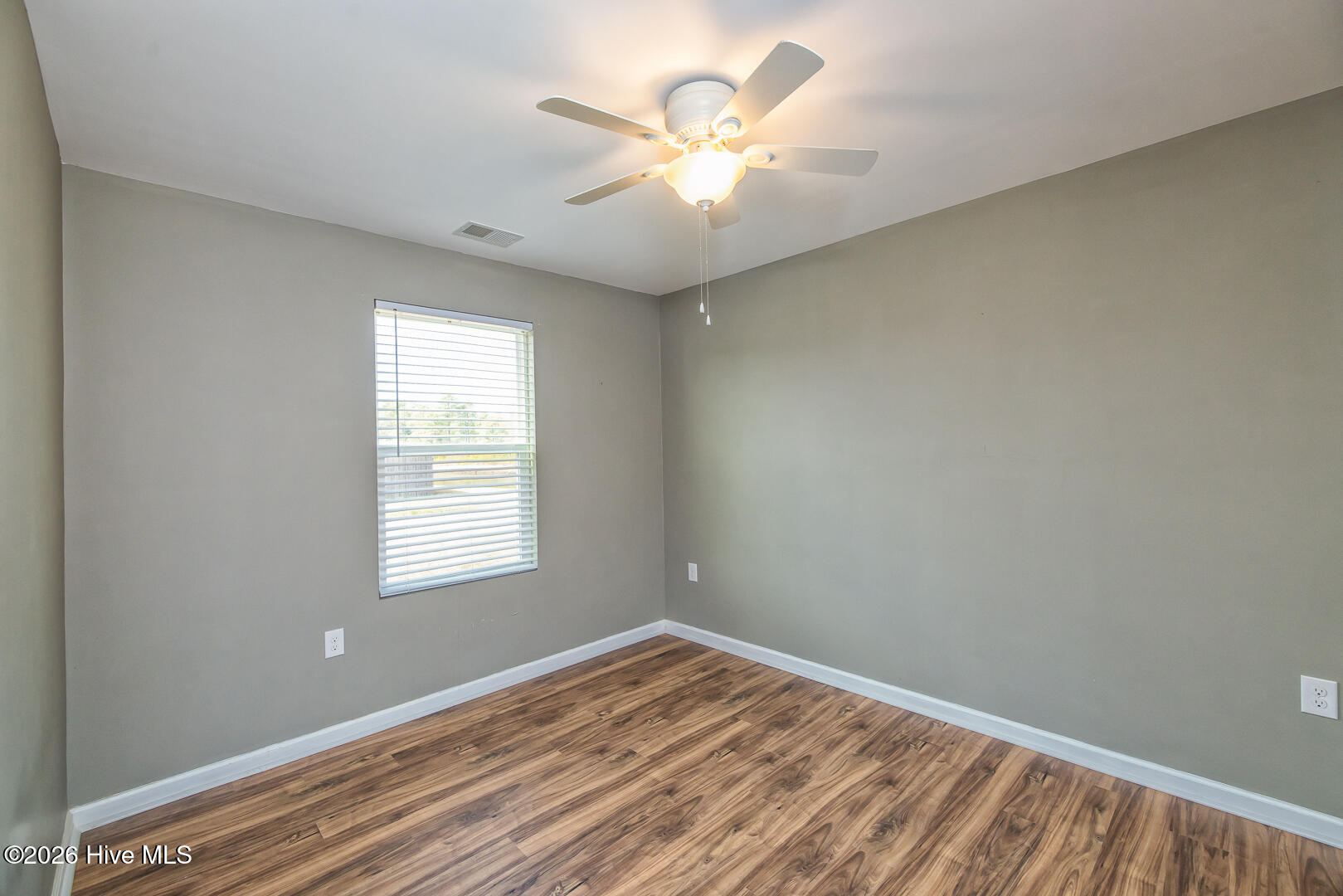 100558342 | Photo 25