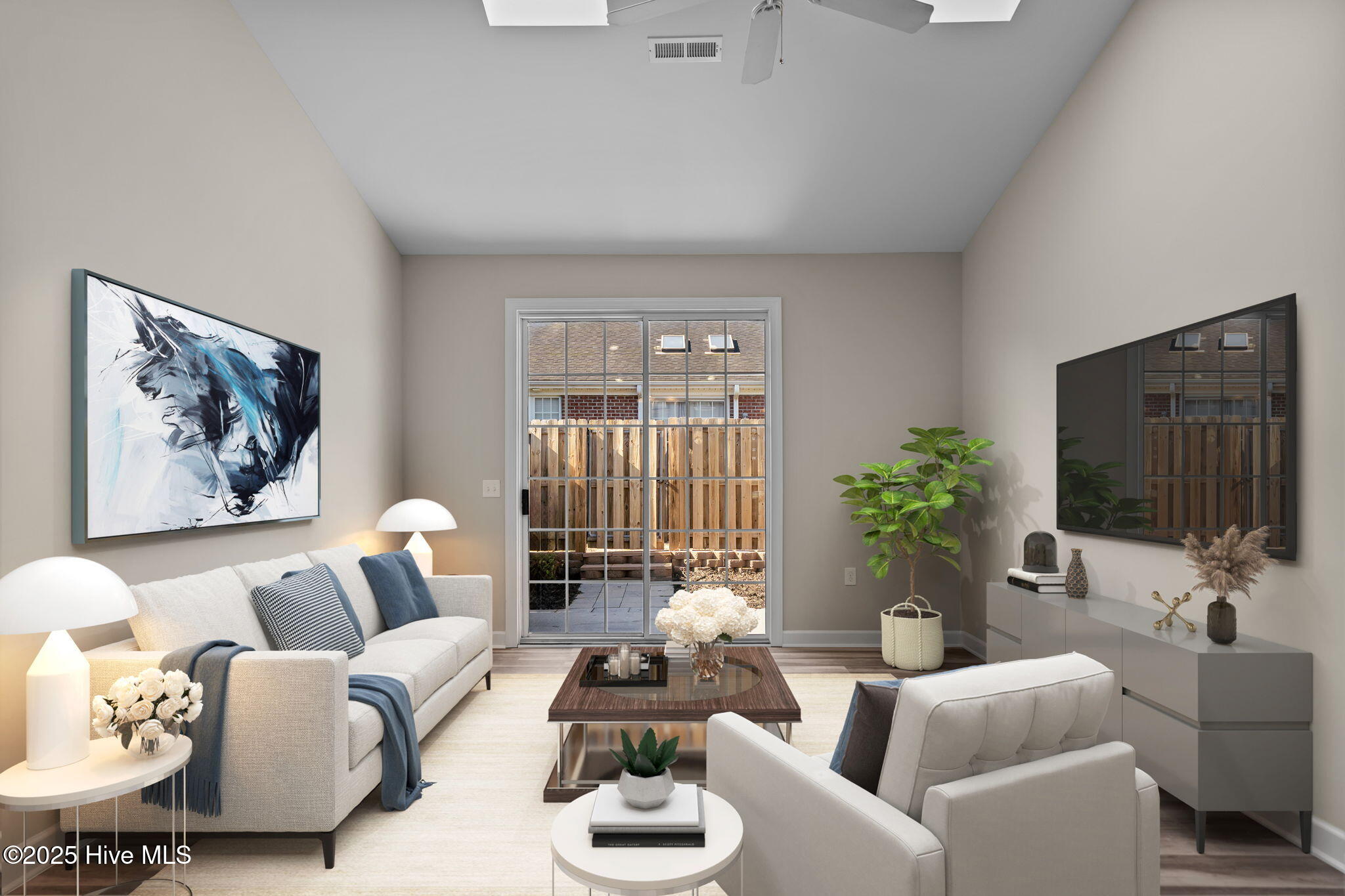 100540244 | Photo 11