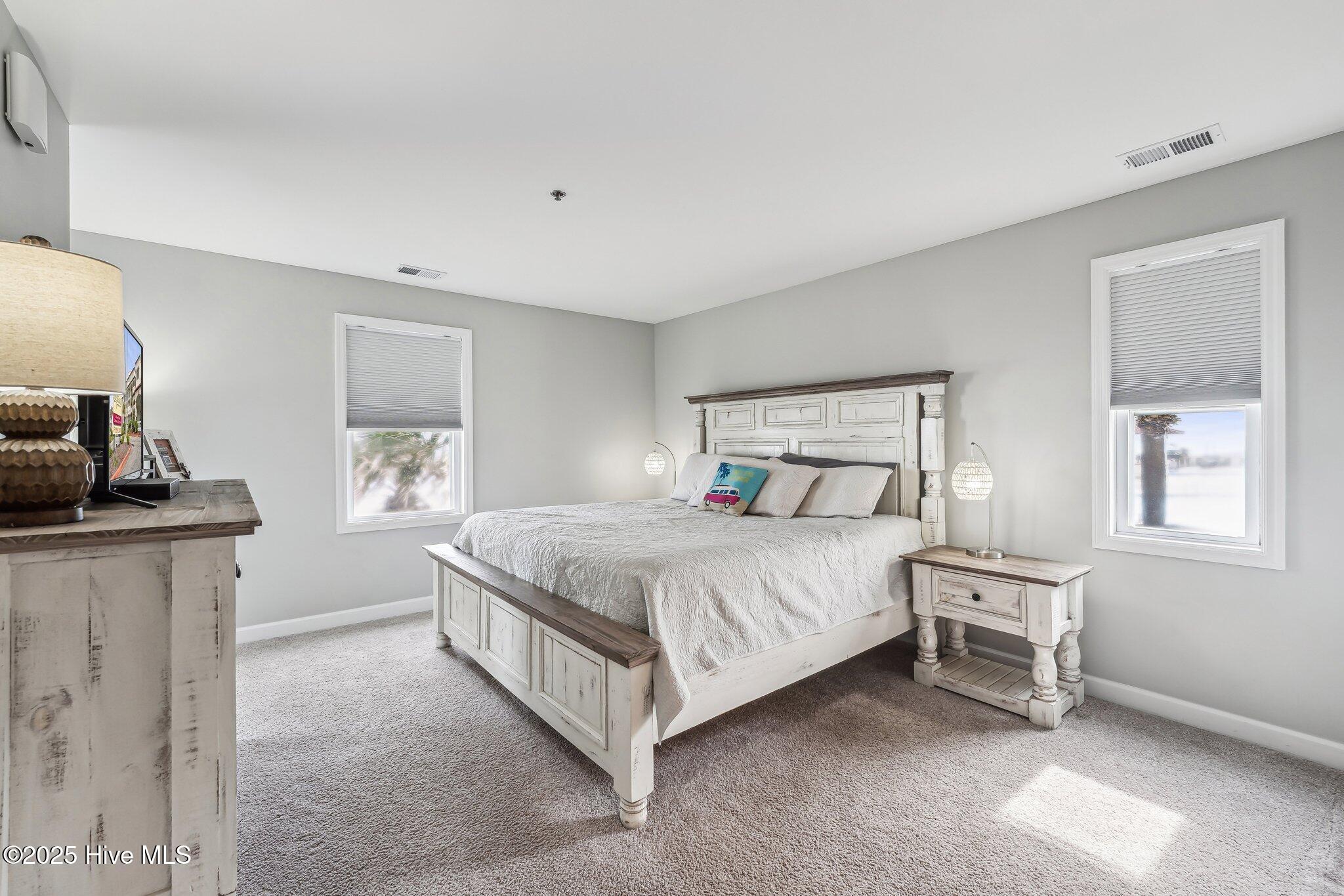 100562978 | Photo 23