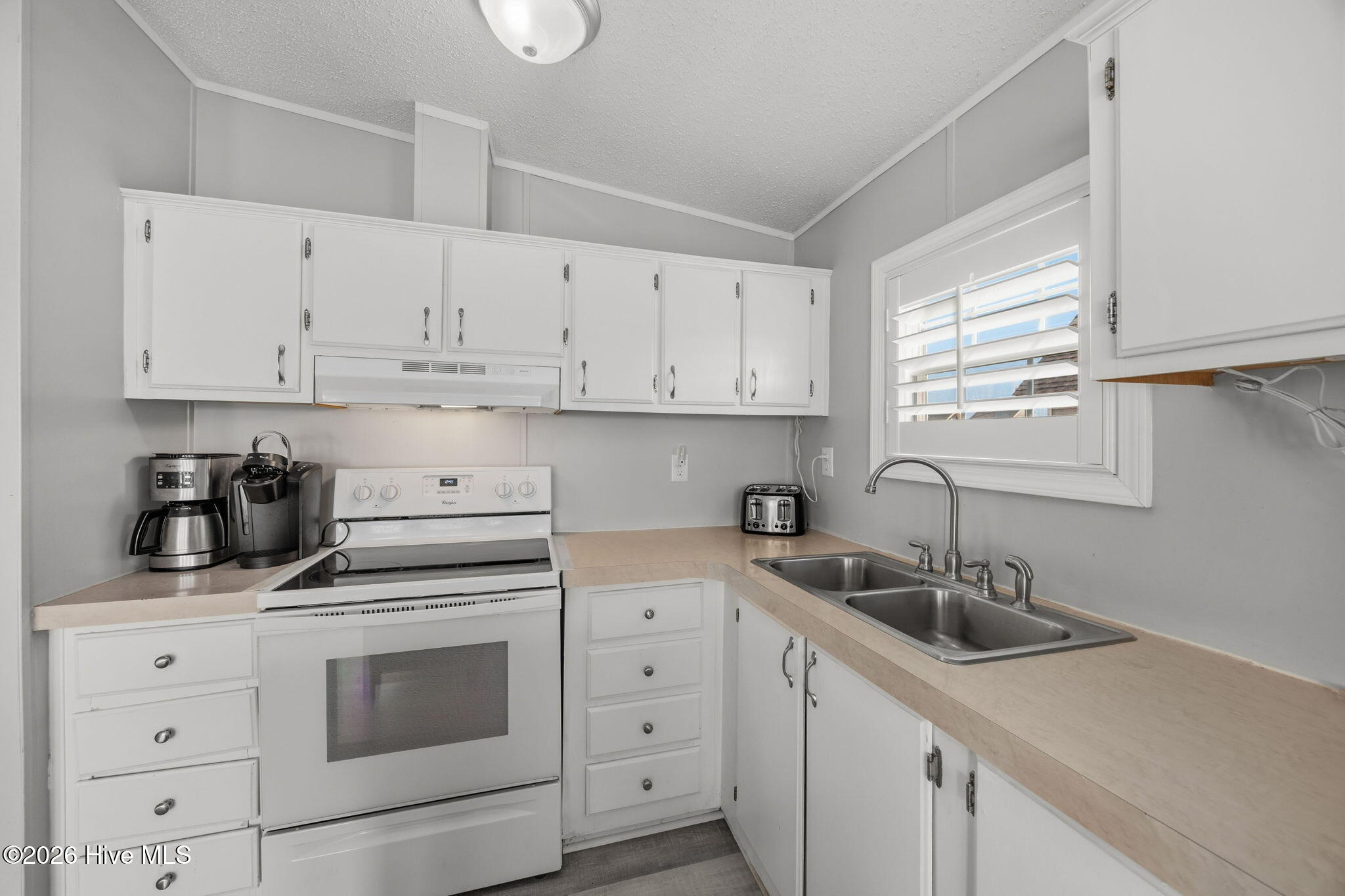 100558073 | Photo 12