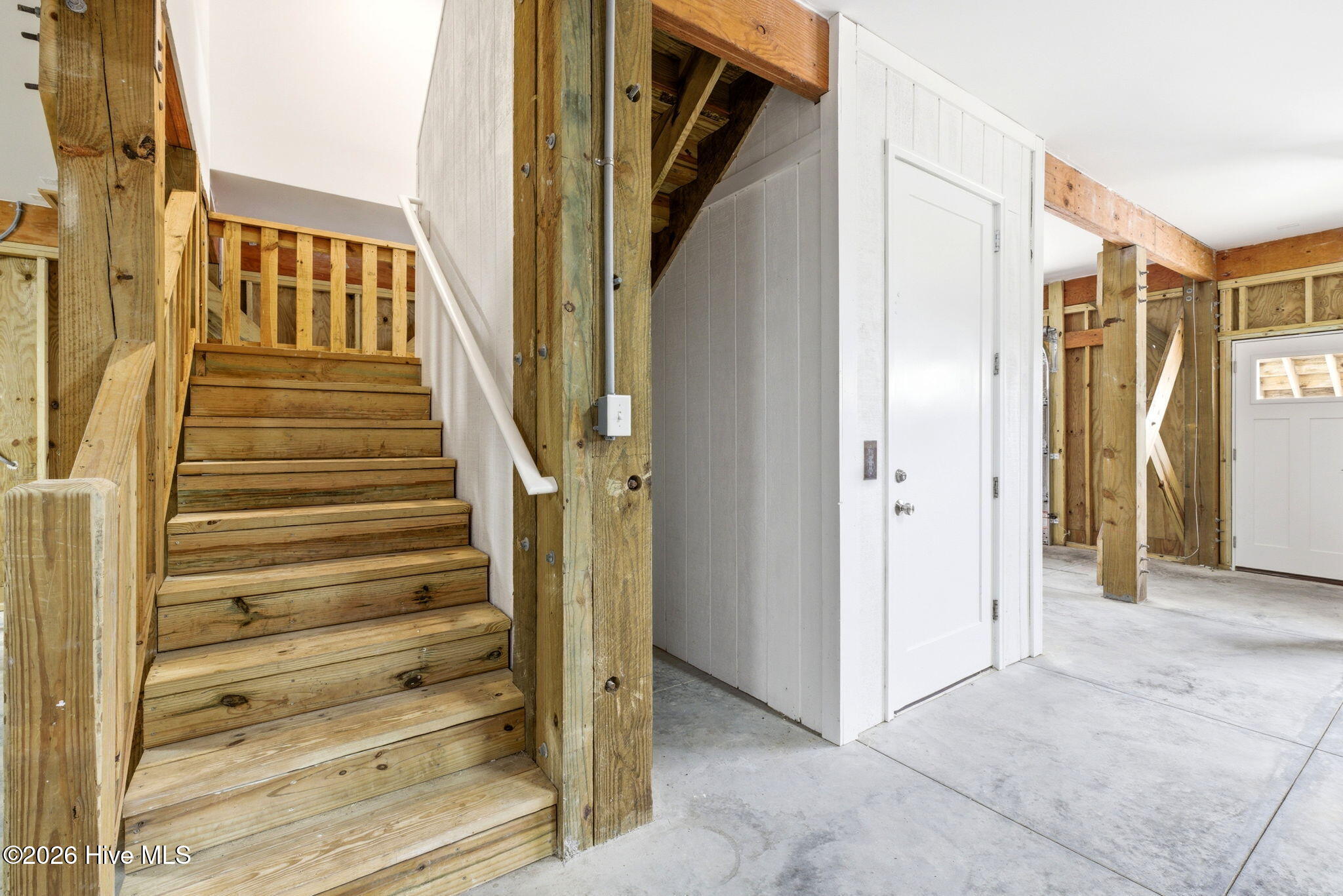 100564360 | Photo 43