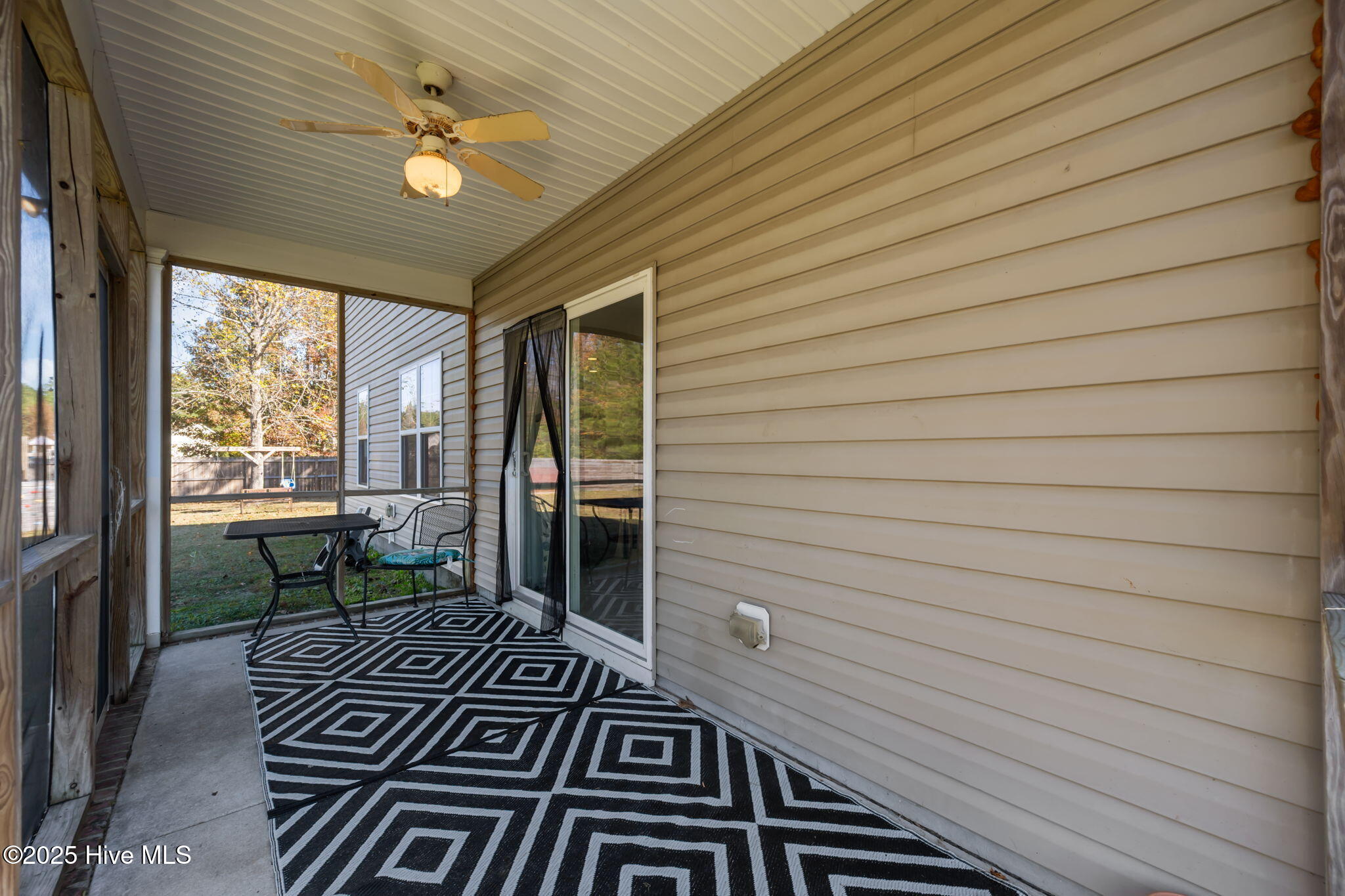 100540594 | Photo 35