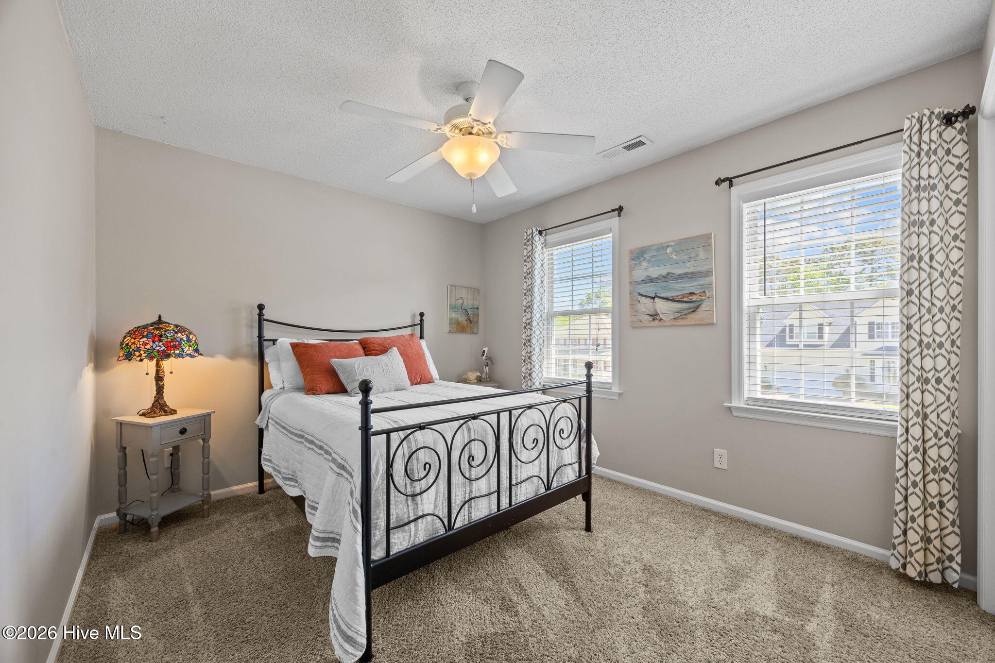 100568672 | Photo 40