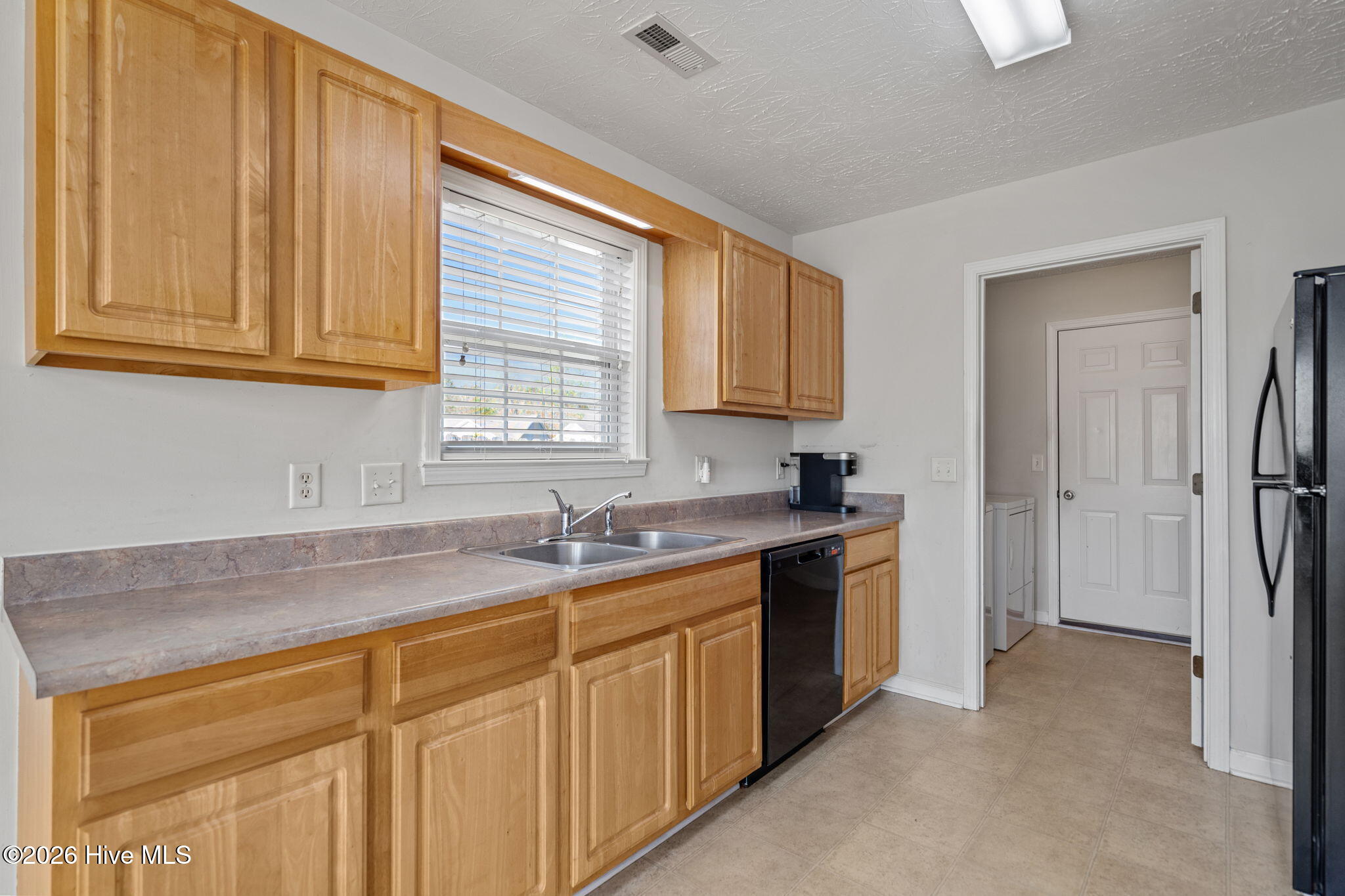 100563369 | Photo 28