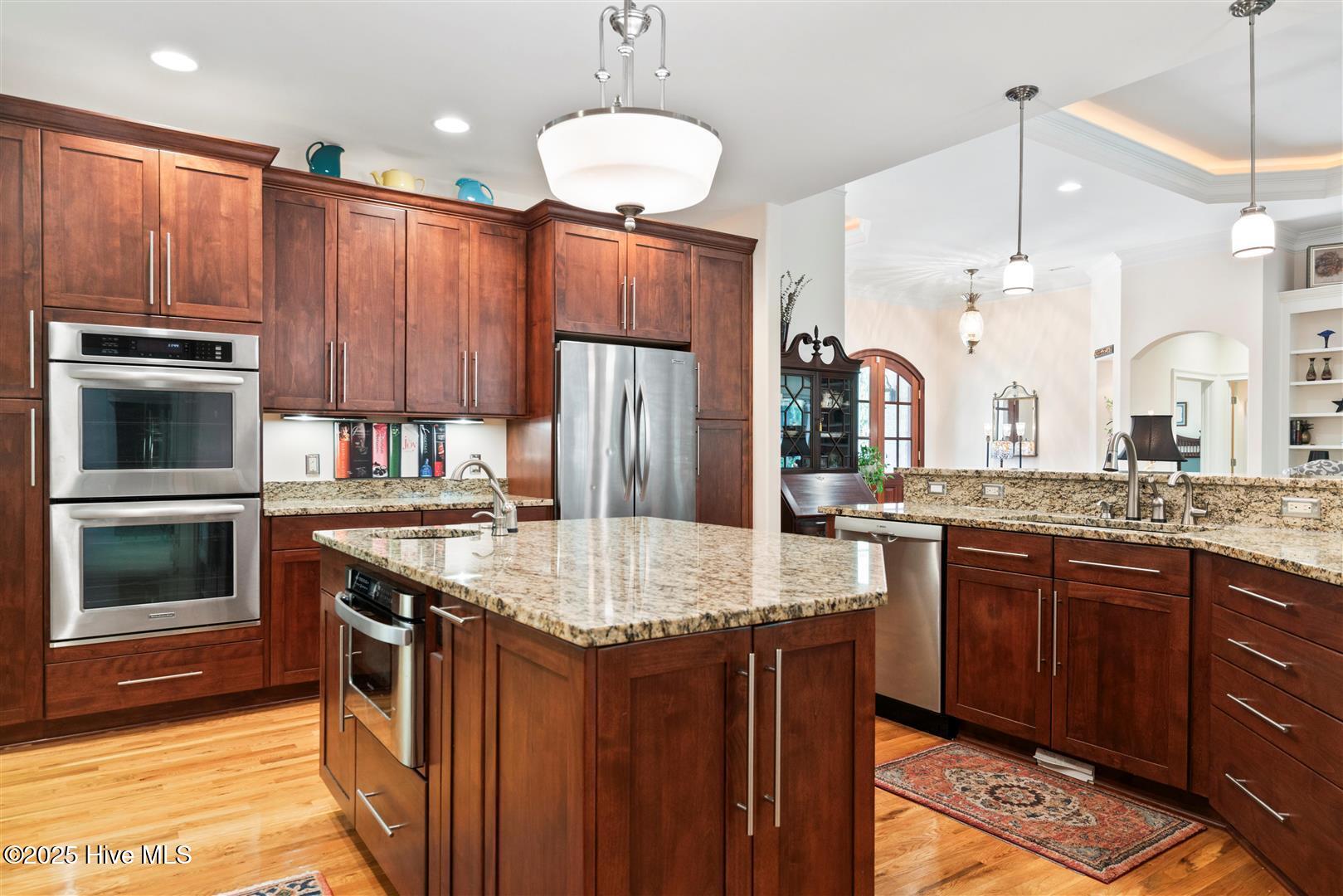 100518615 | Photo 21