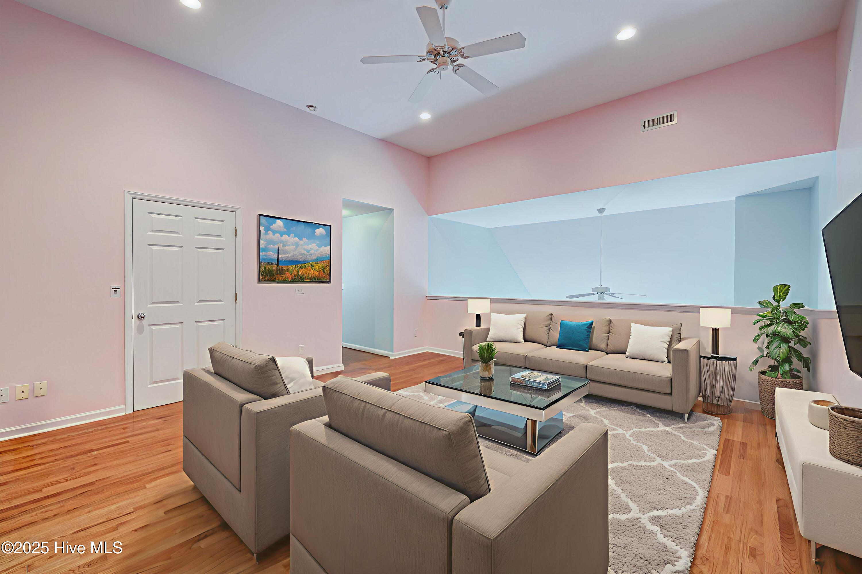 100526585 | Photo 27