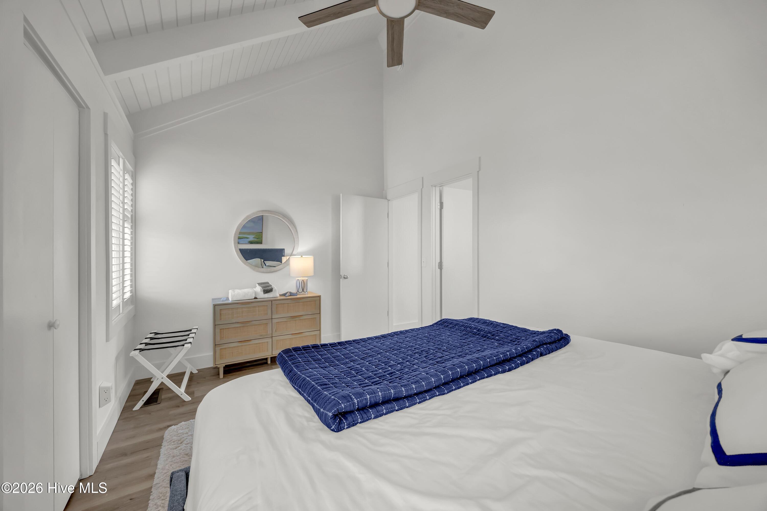 100554666 | Photo 16