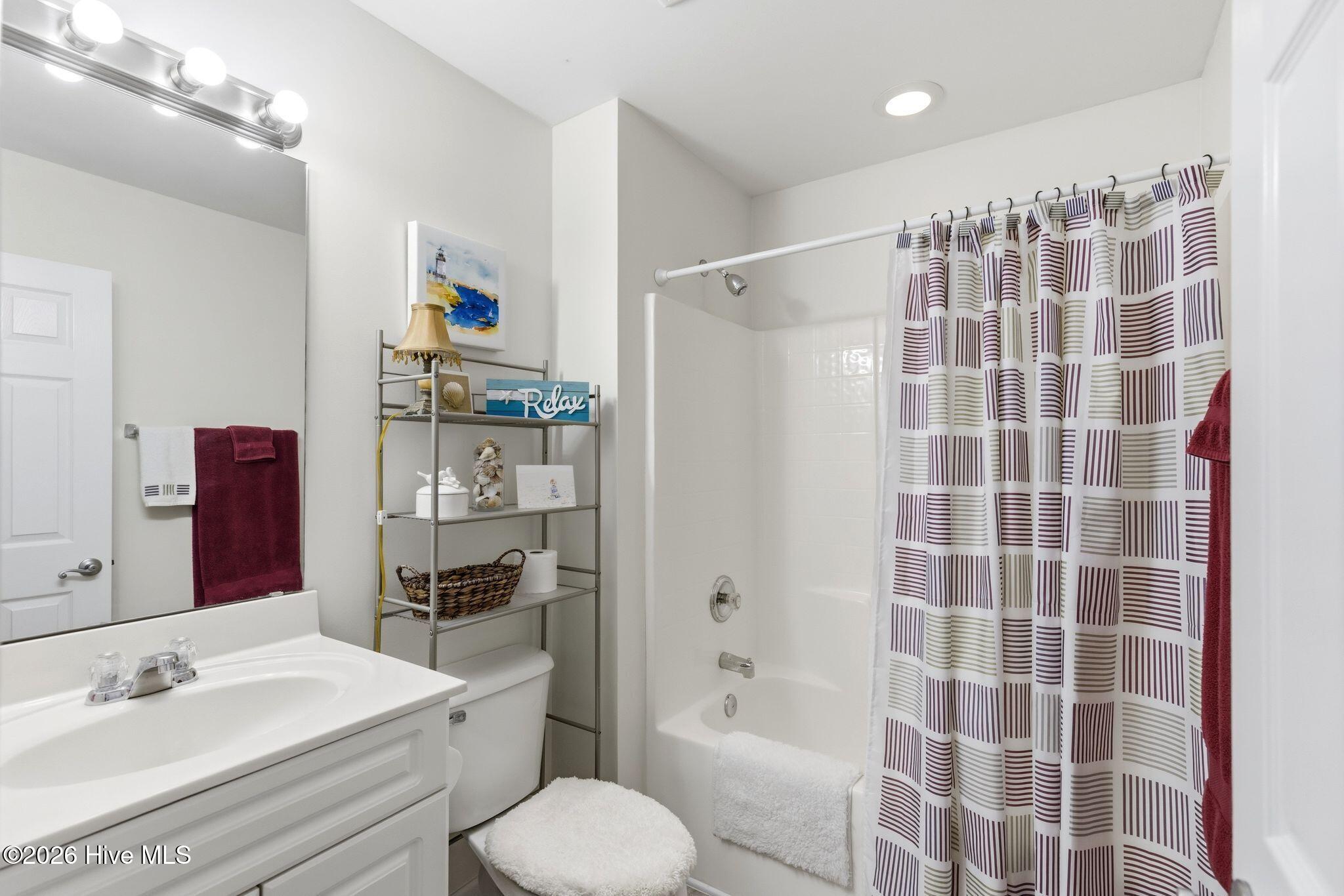 100557831 | Photo 32