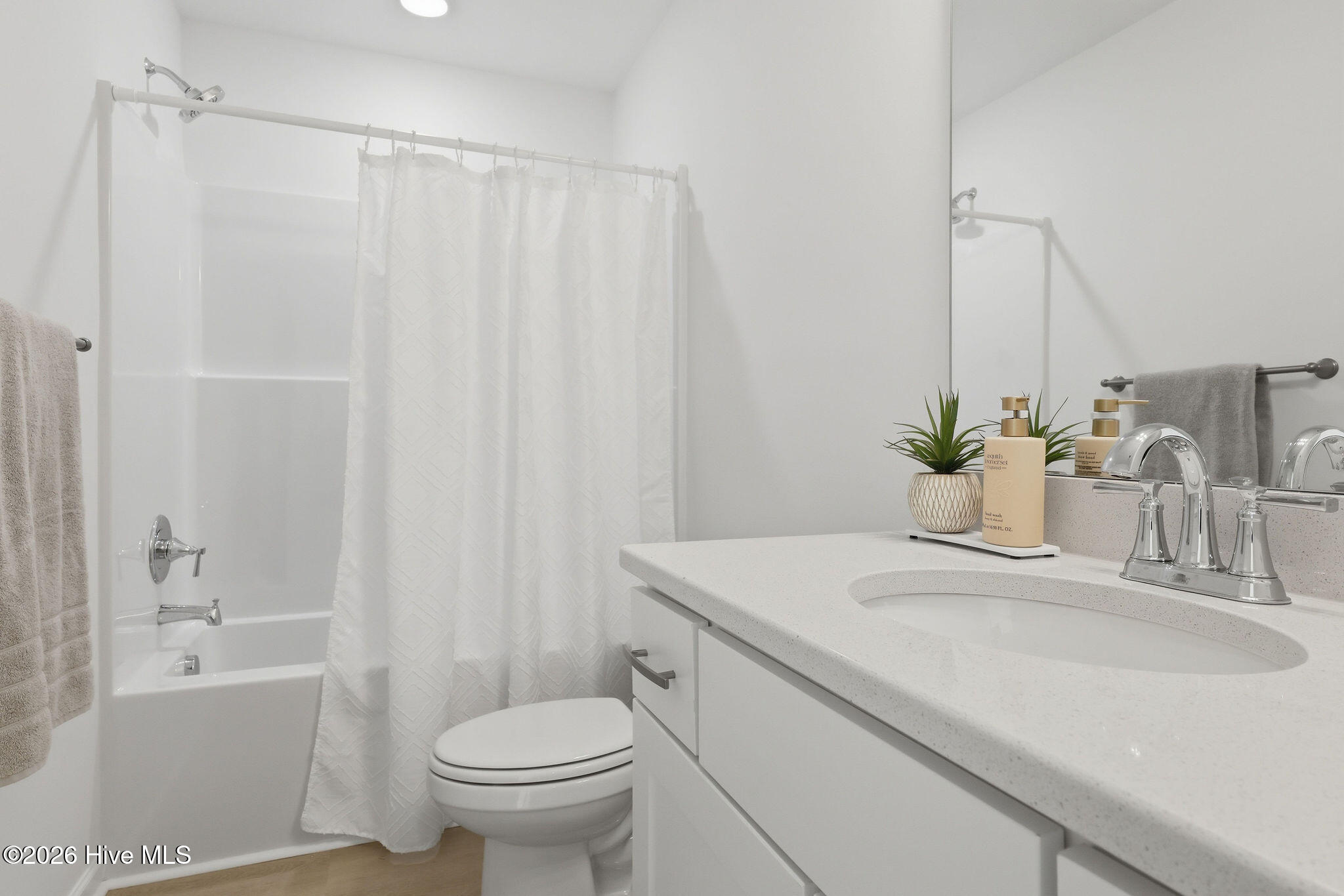 100554240 | Photo 43