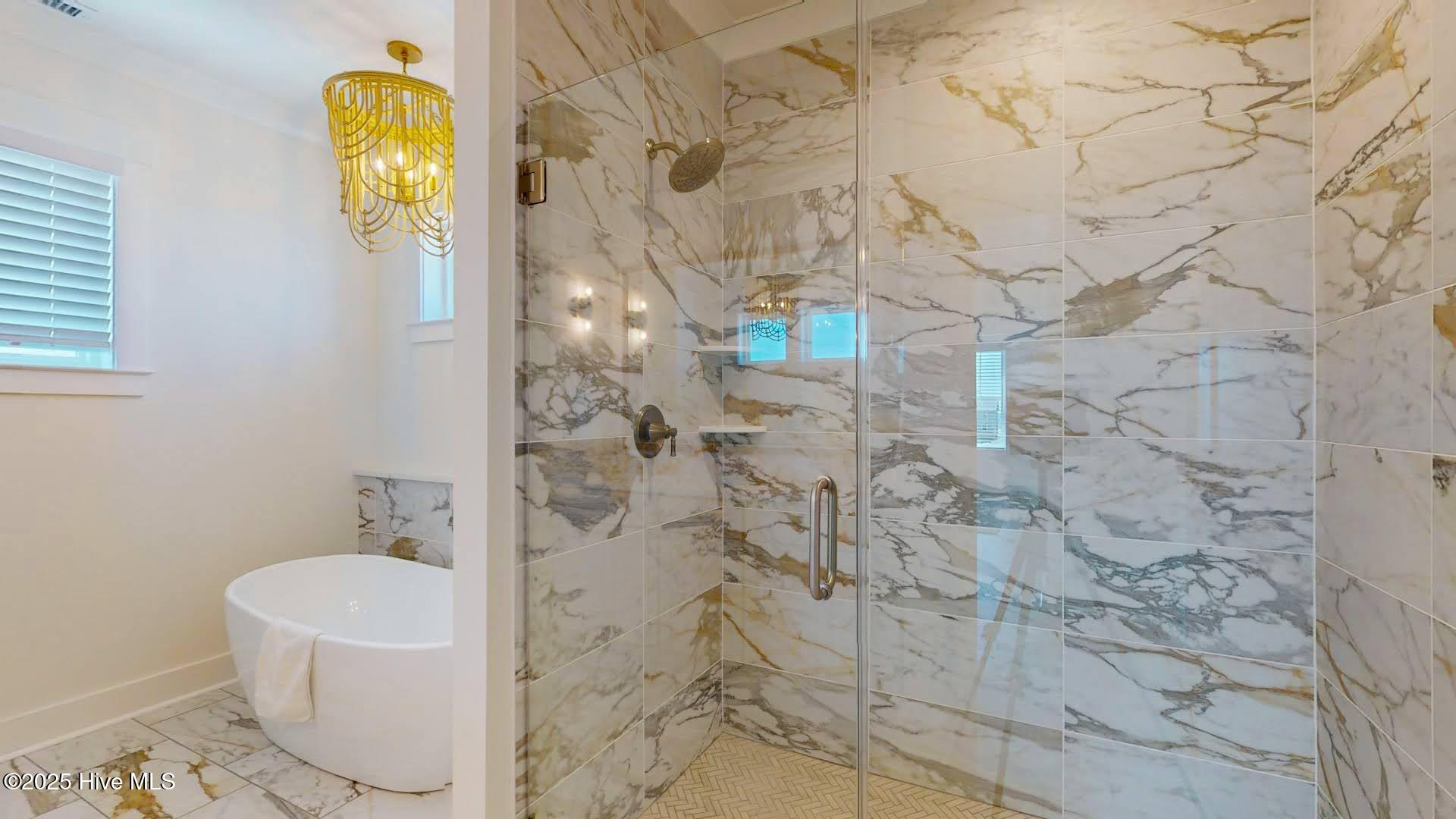 100560716 | Photo 50