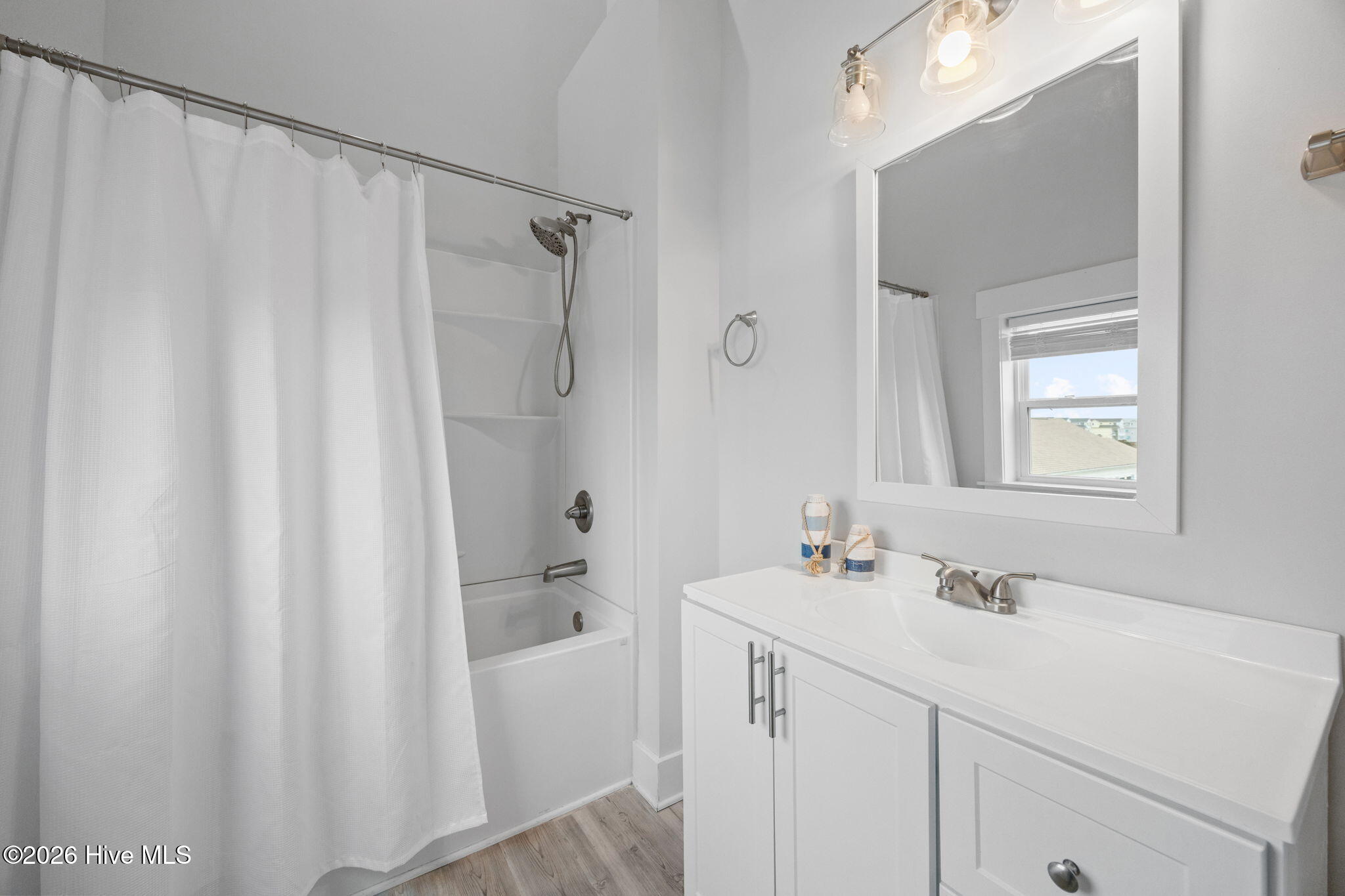 100557334 | Photo 21