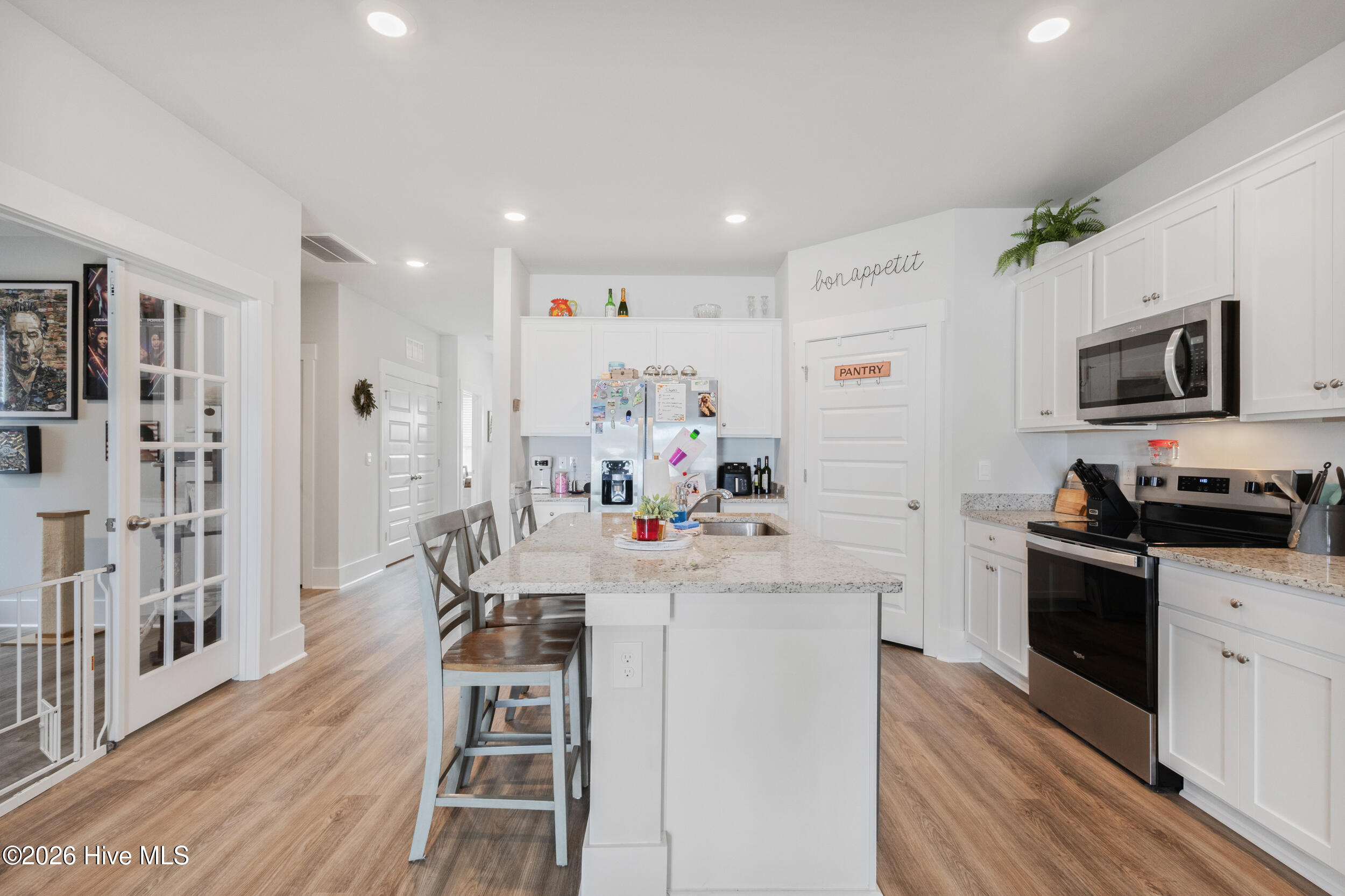 100561359 | Photo 16