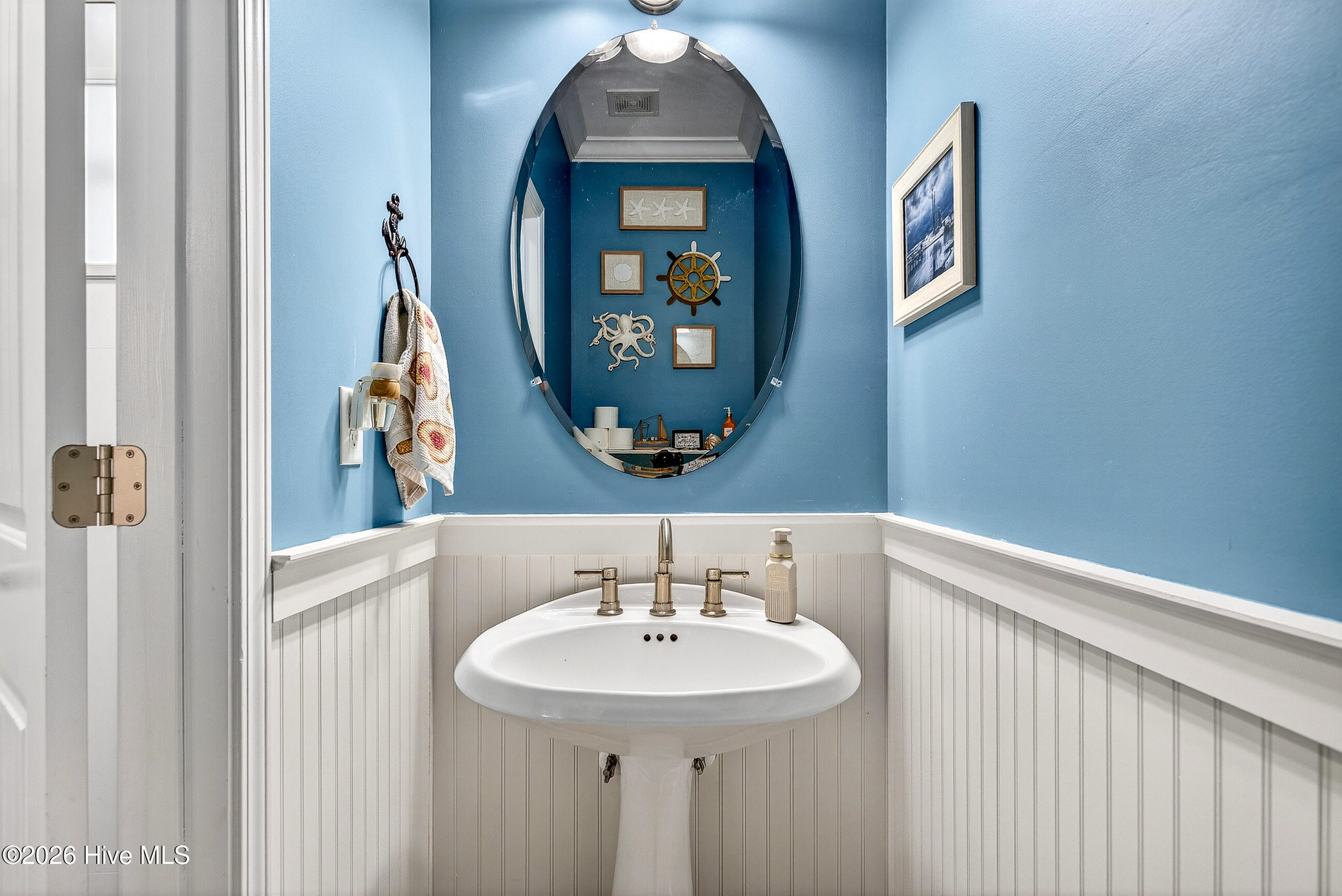 100562931 | Photo 15