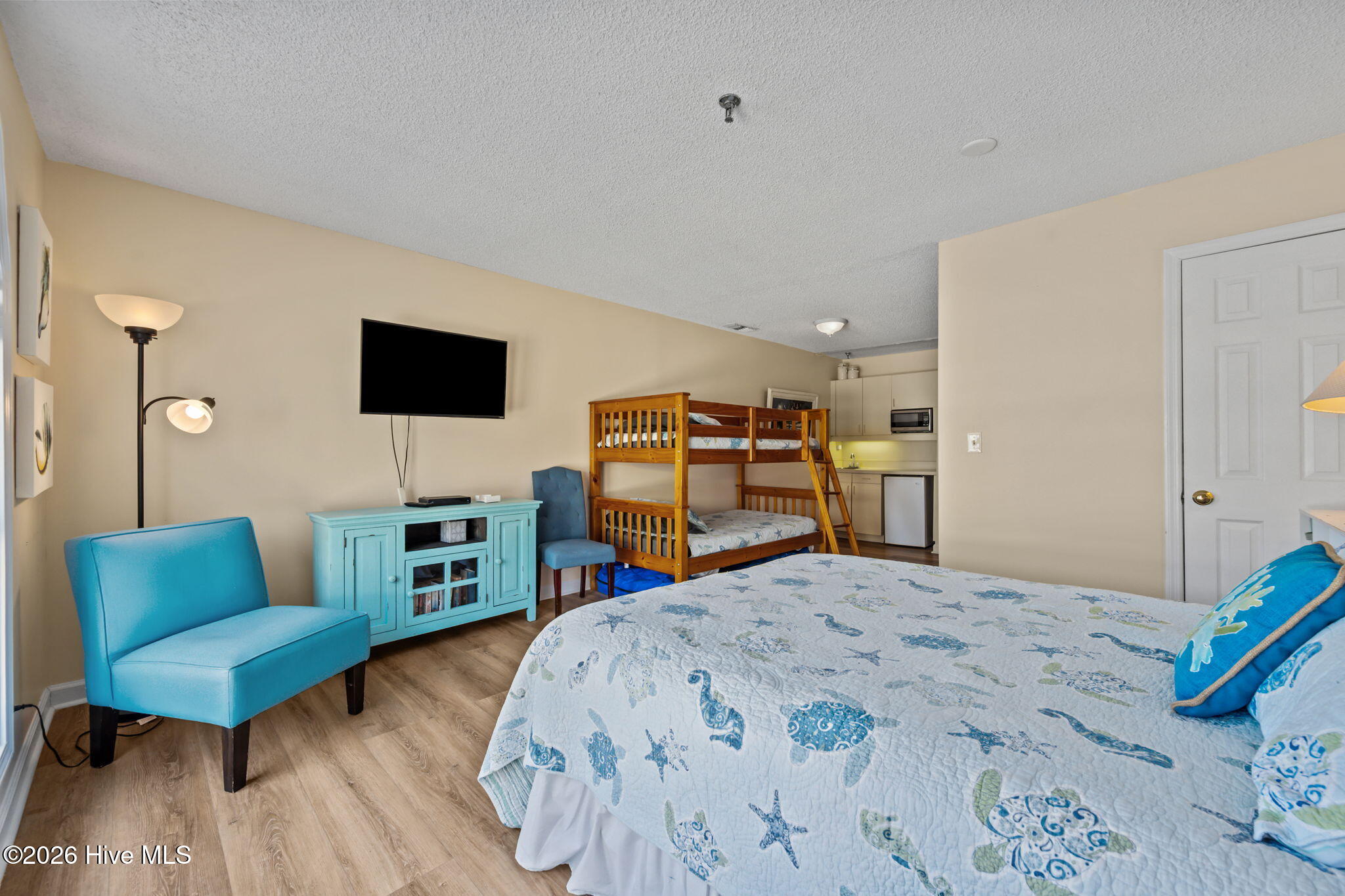 100562766 | Photo 30