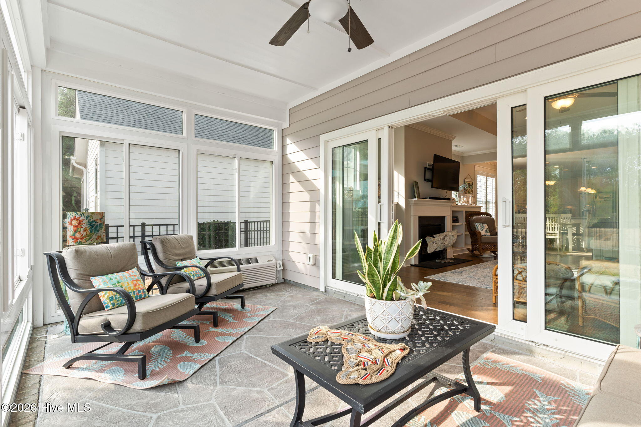 100555251 | Photo 44