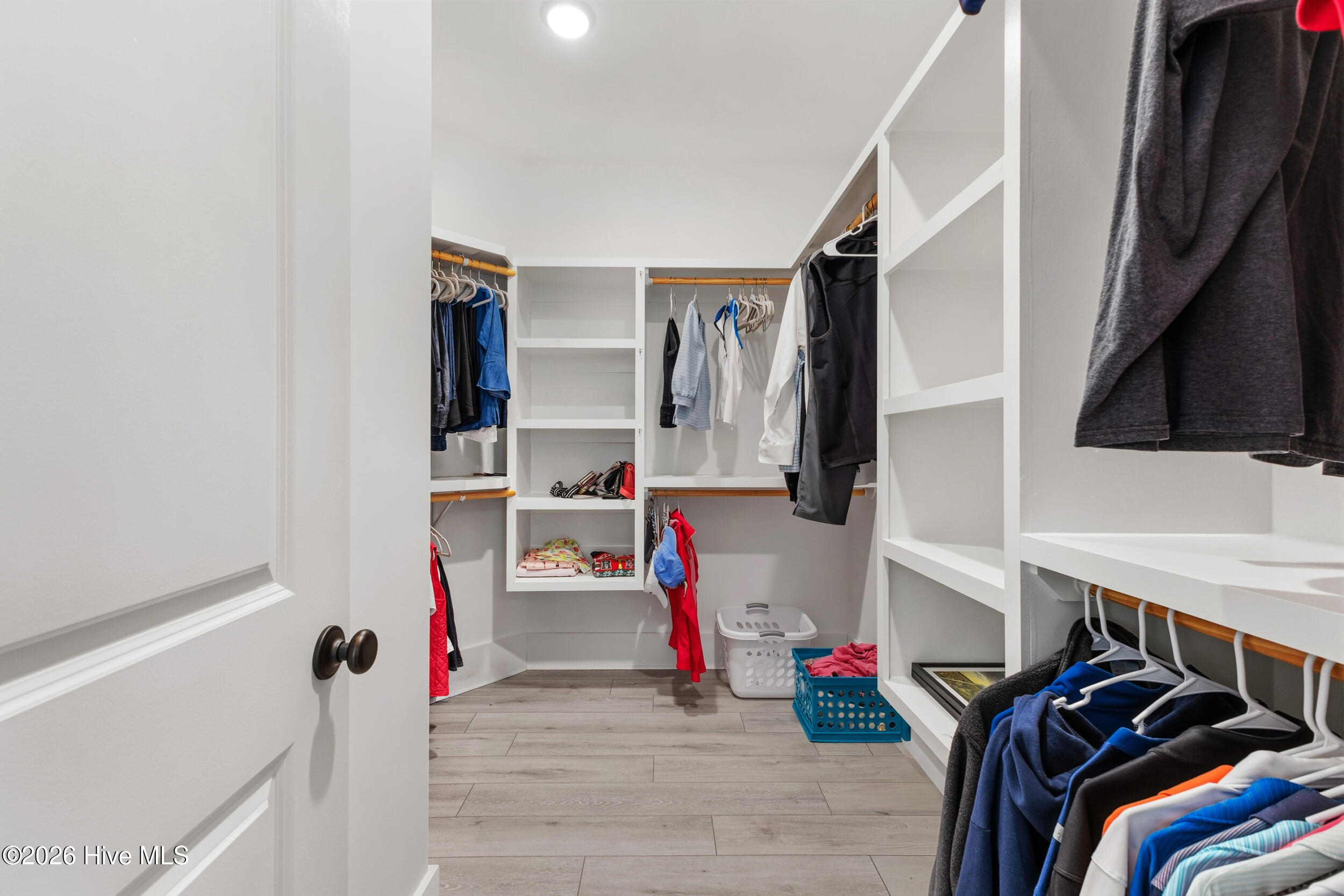 100560170 | Photo 32