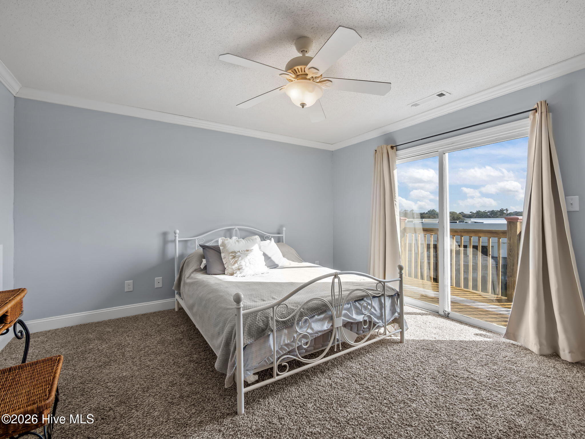 100554527 | Photo 26