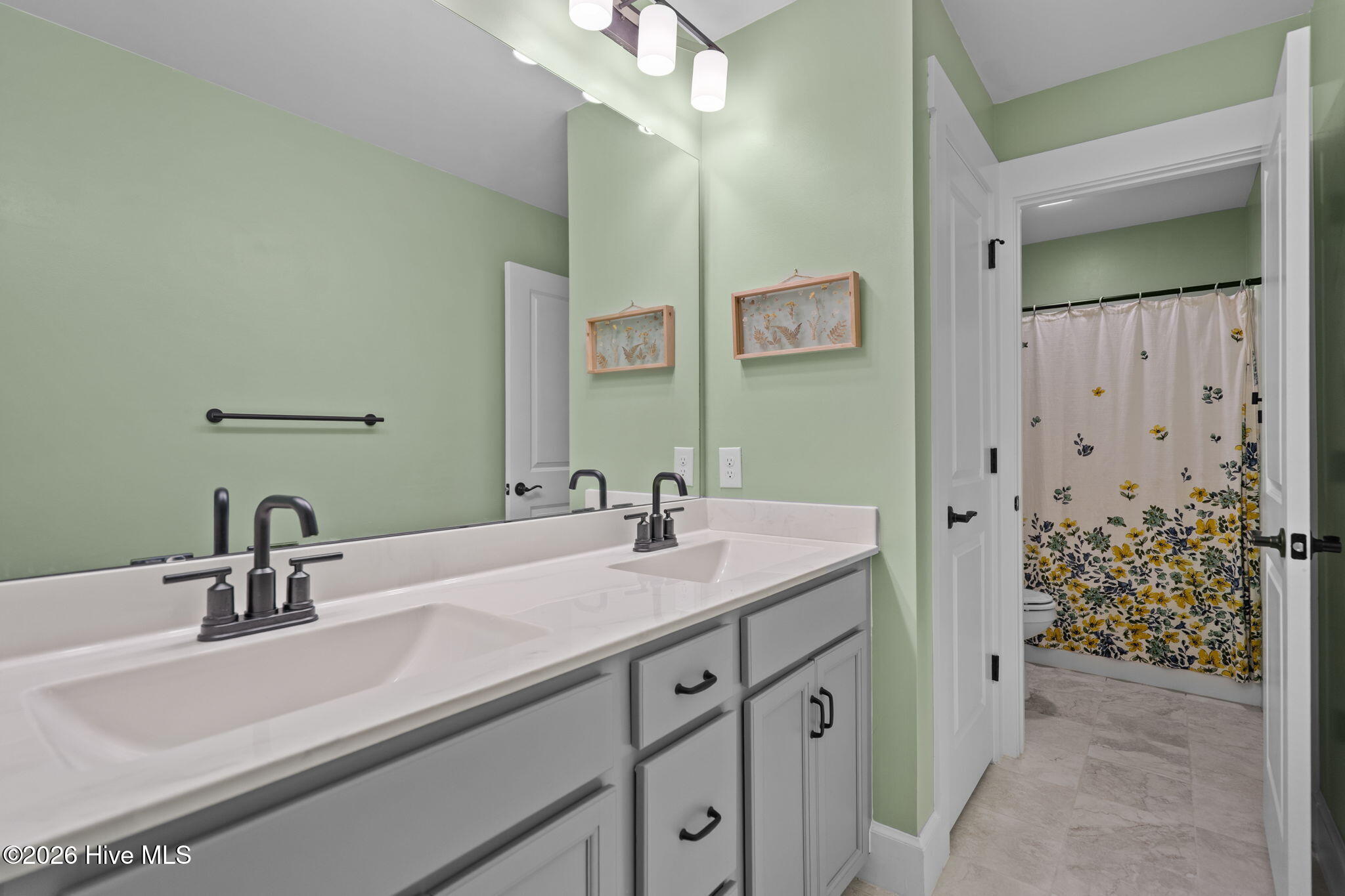 100549684 | Photo 26