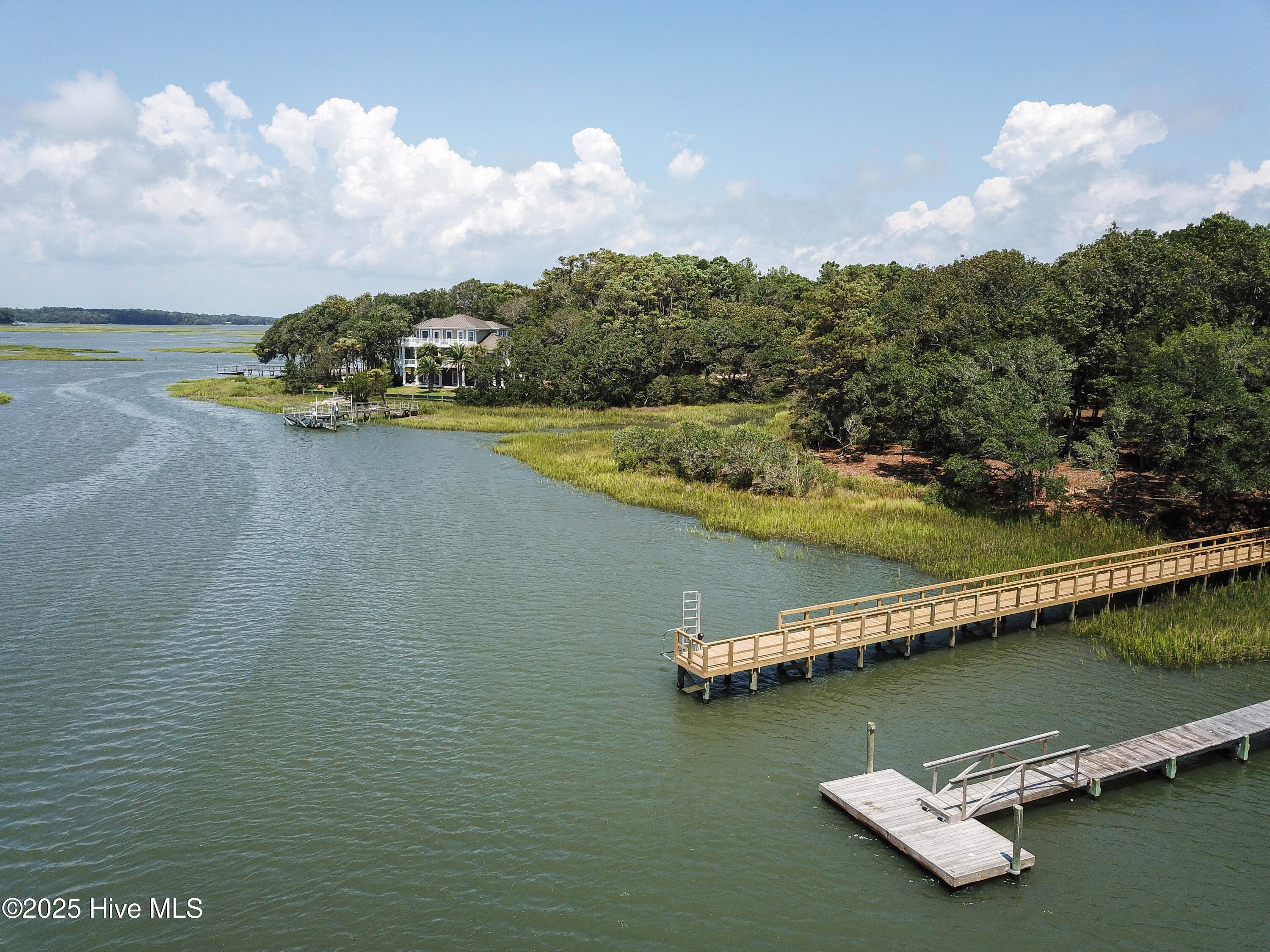 100545319 | Photo 32