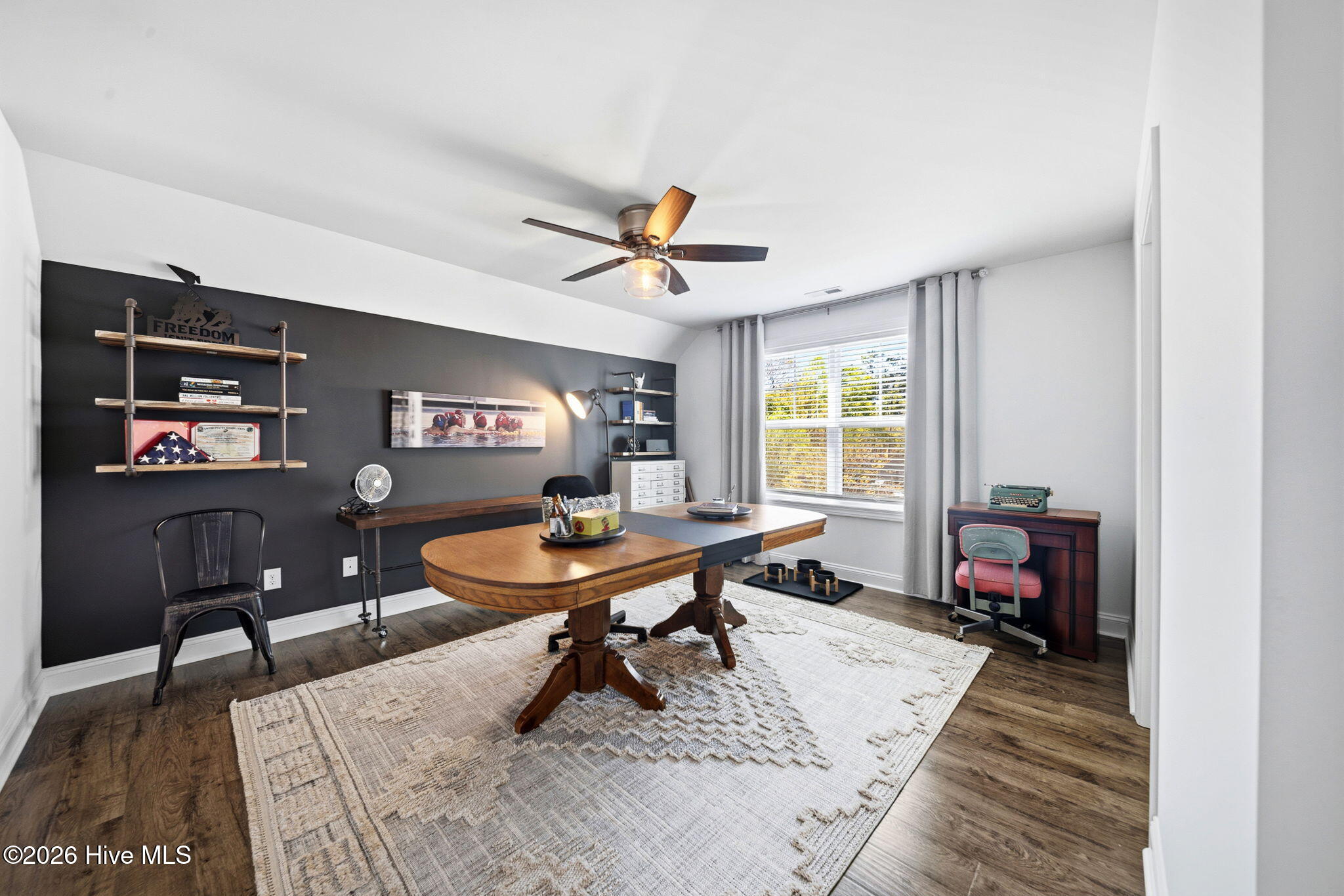 100565702 | Photo 31