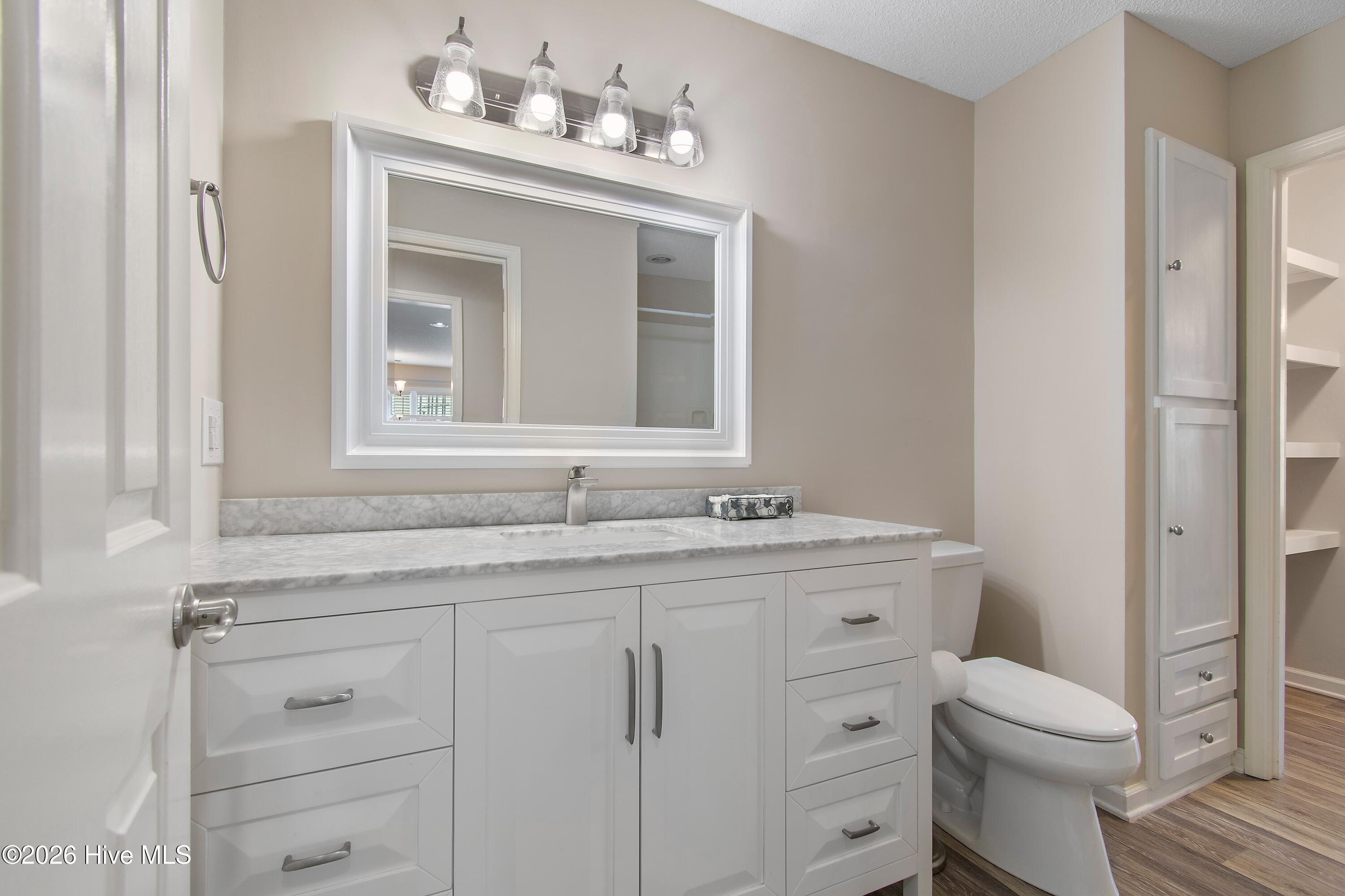 100562302 | Photo 18