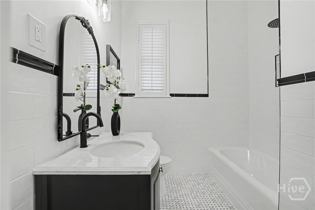 Main Floor Full Bath
