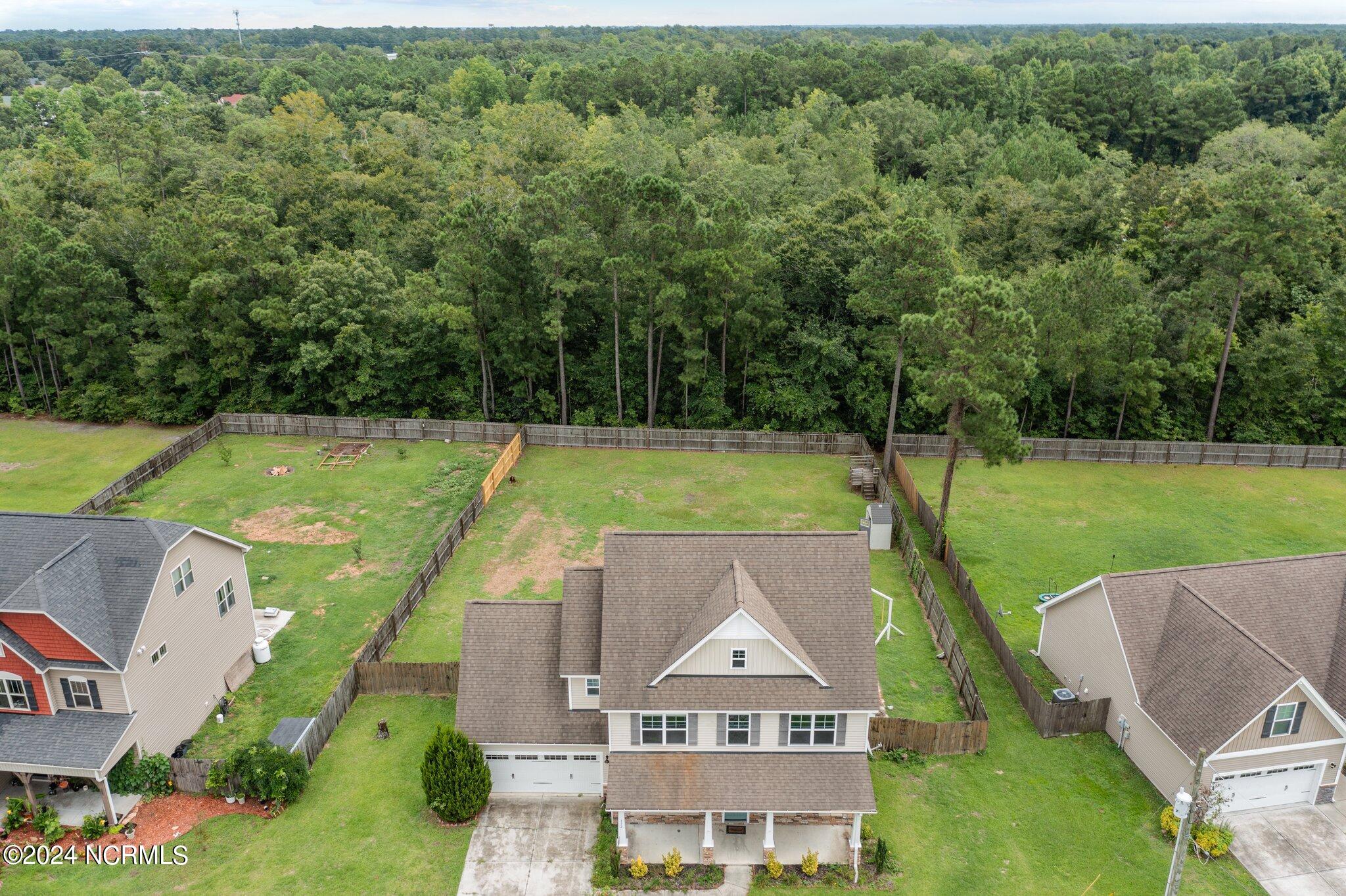 100557405 | Photo 35