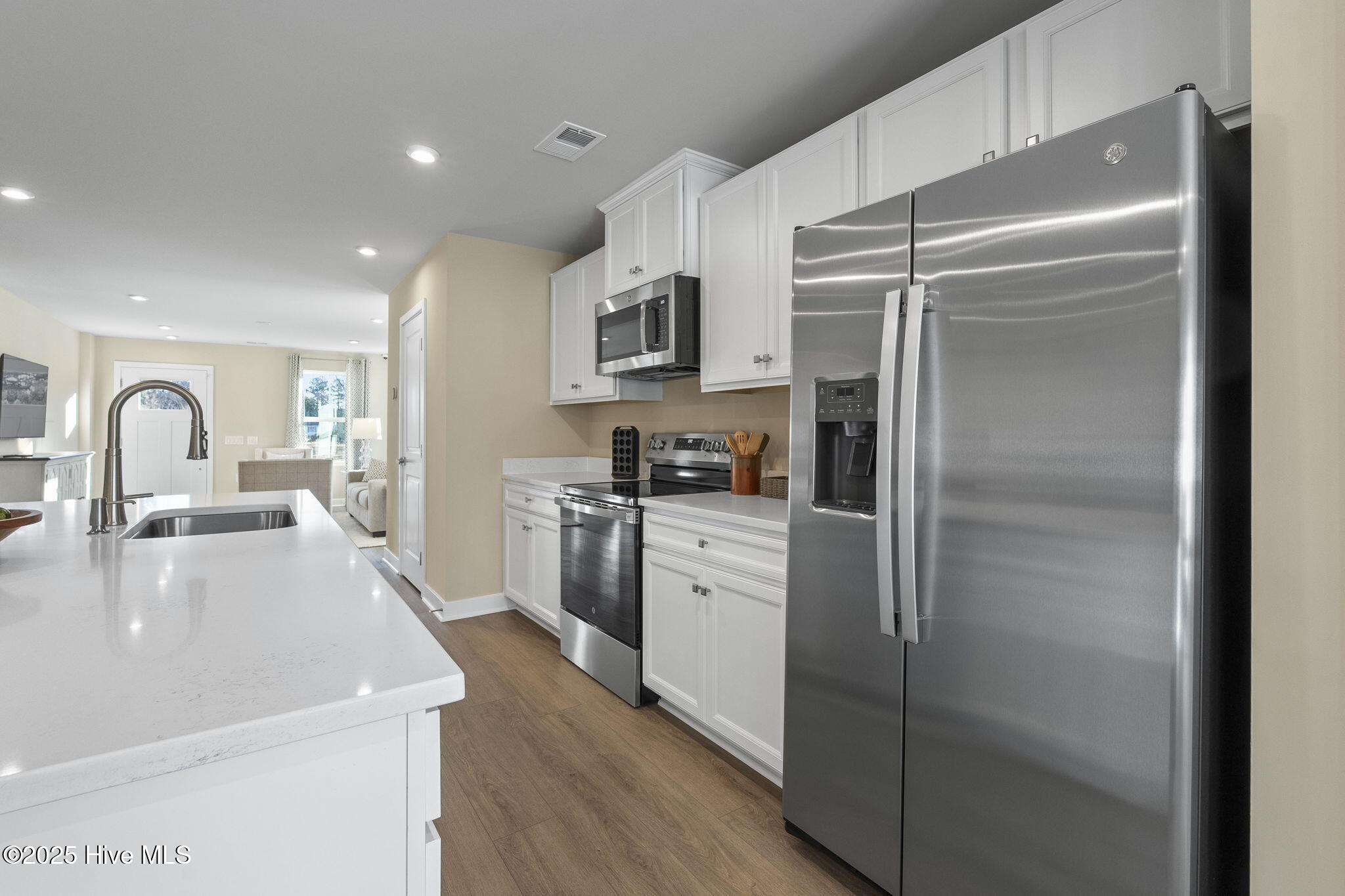 100553115 | Photo 10