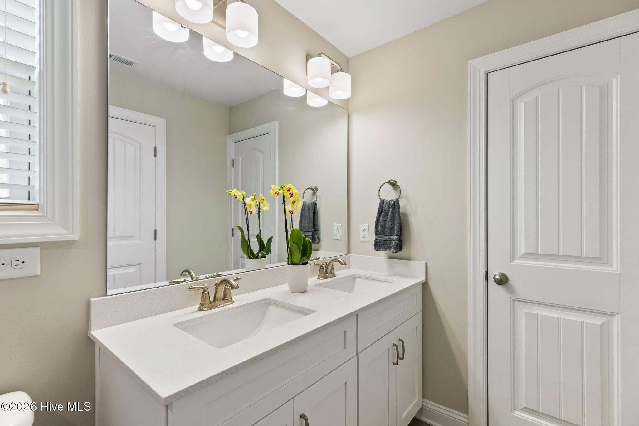 100558926 | Photo 37