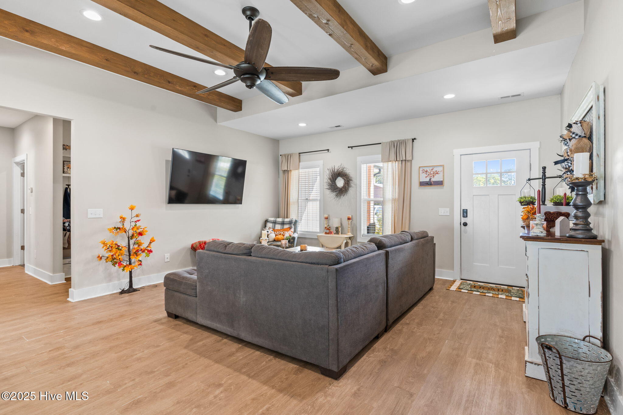 100533110 | Photo 15