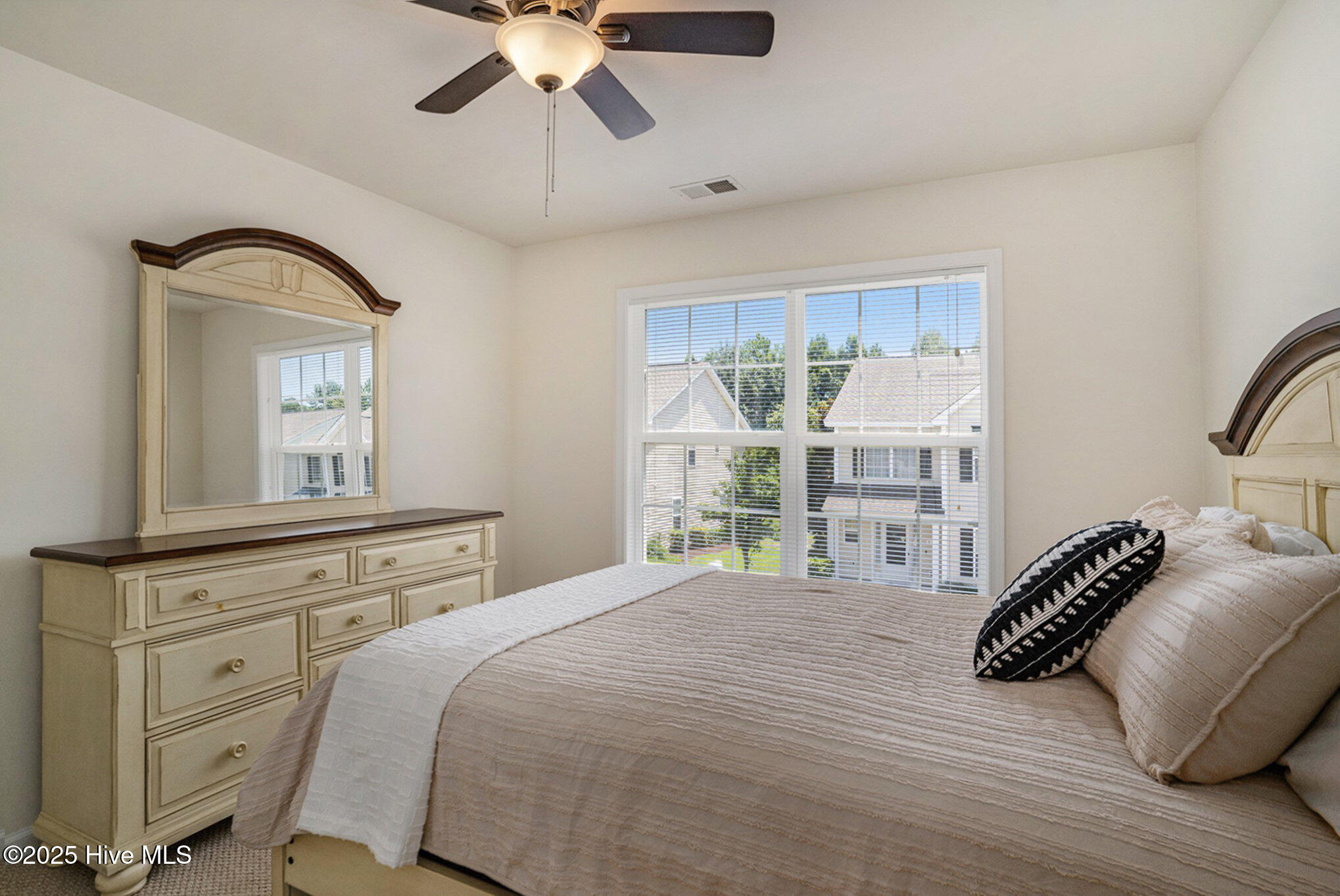 100520247 | Photo 27