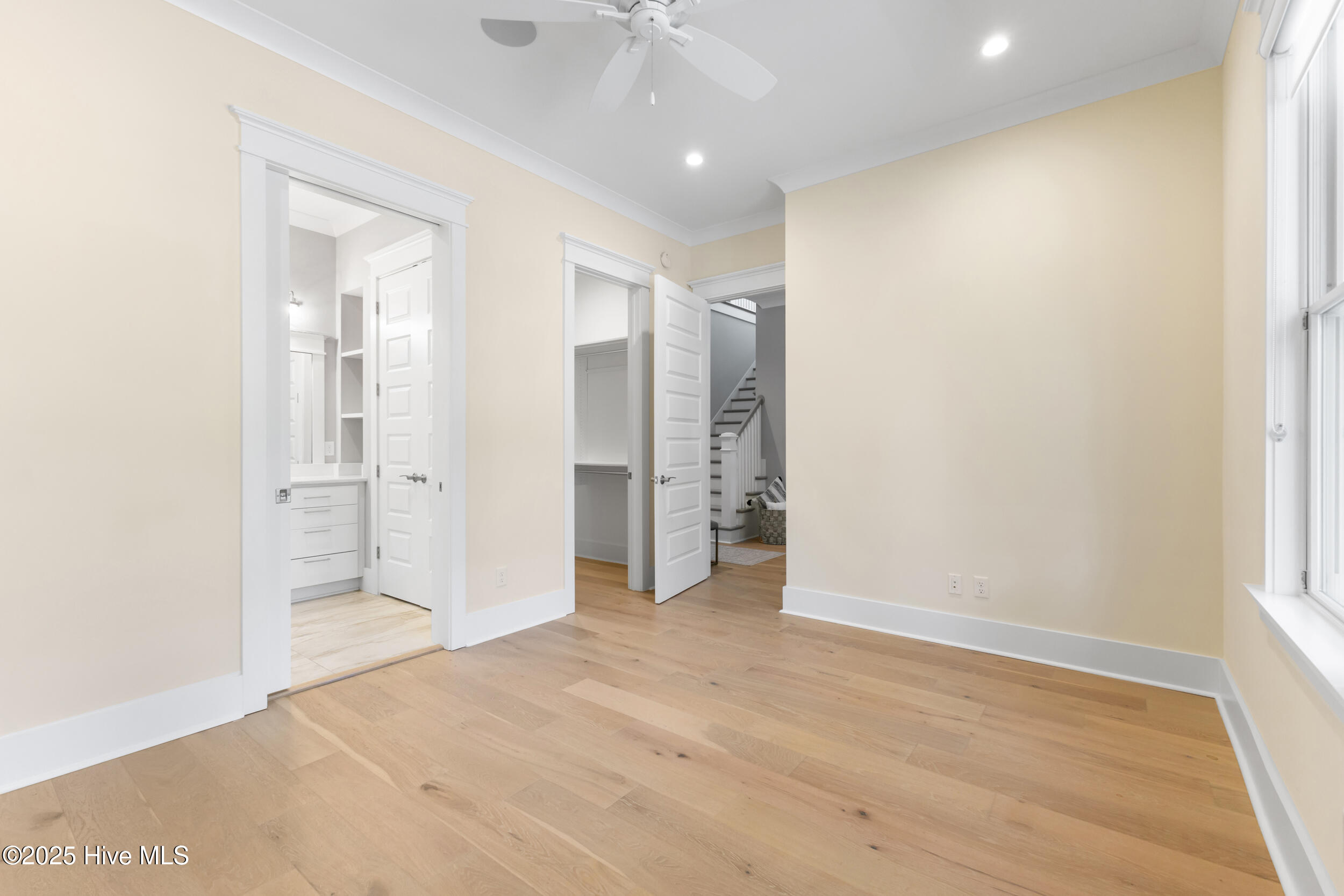 100535952 | Photo 16