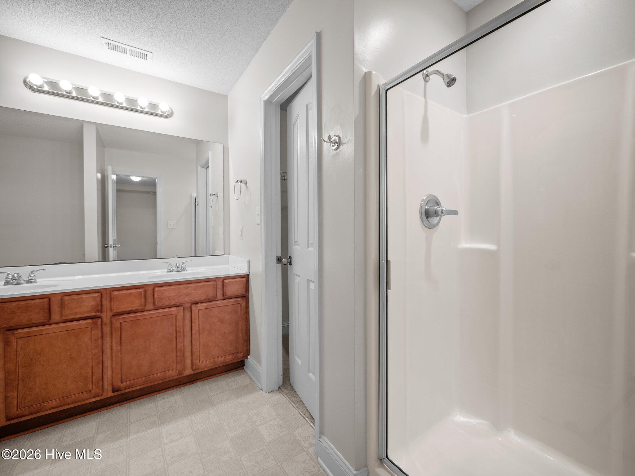 100552182 | Photo 16