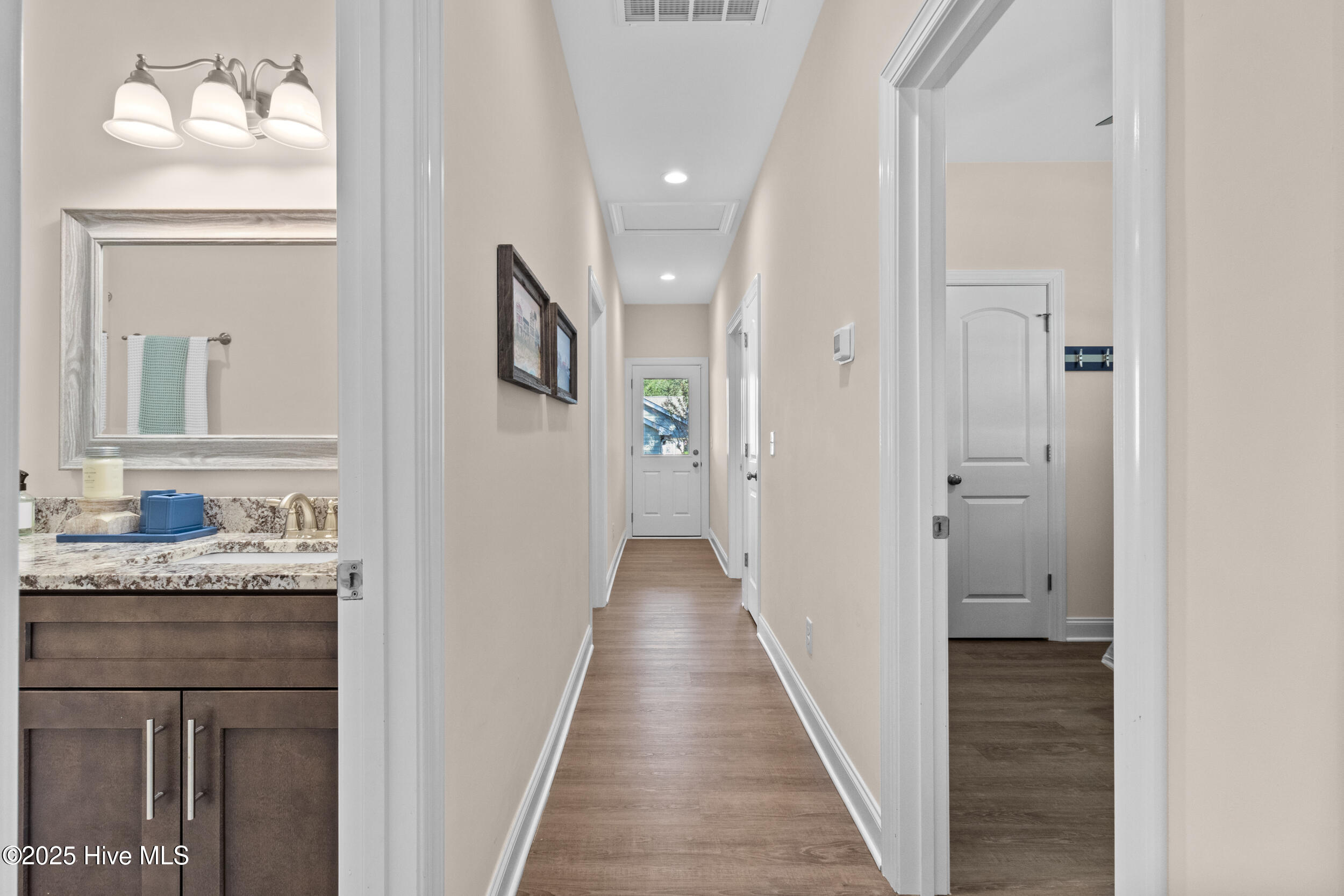 100537622 | Photo 19