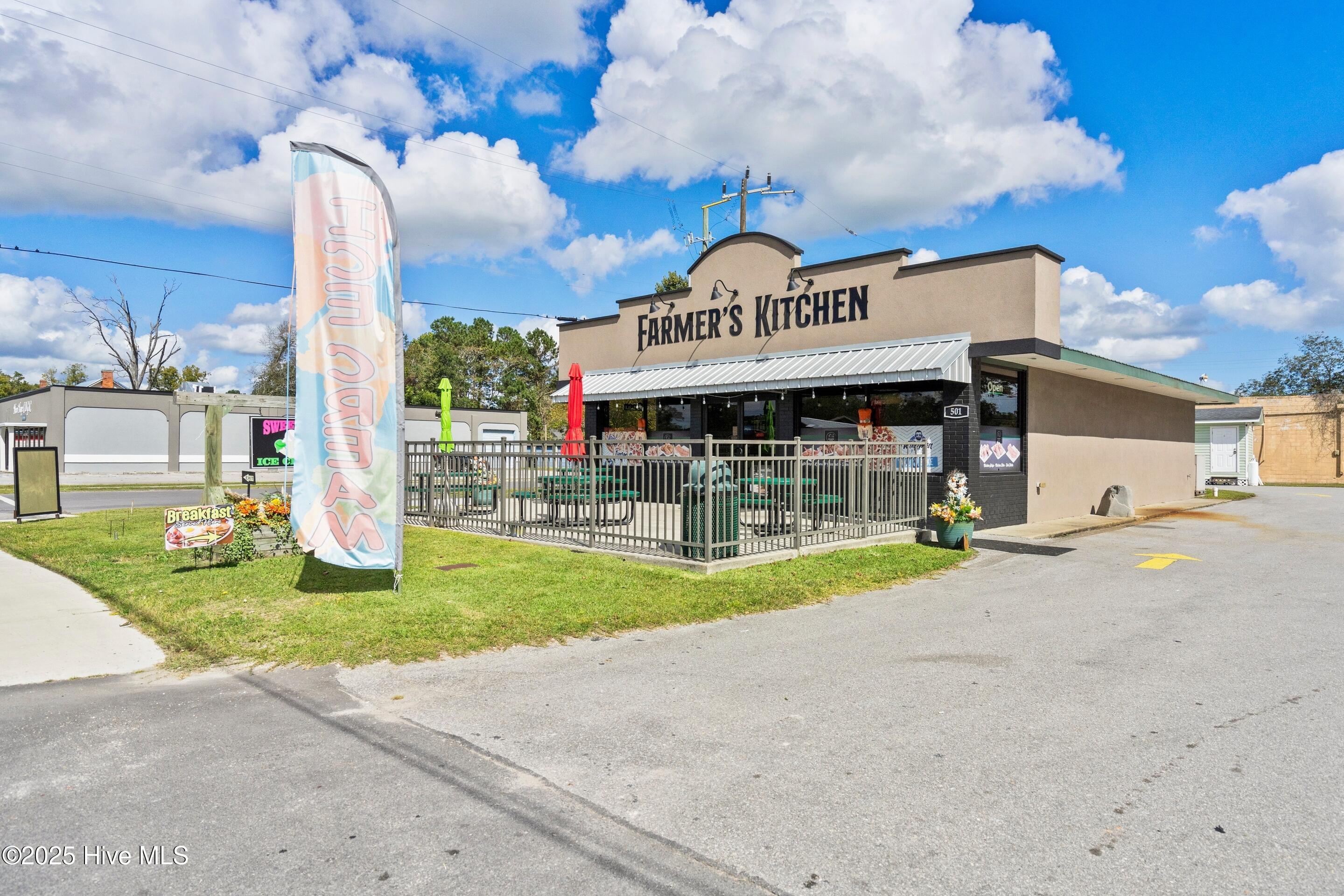 Homes for sale in Maysville, NC | 606 Jenkins Ave, Maysville, NC 28555 | MLS# 100535243