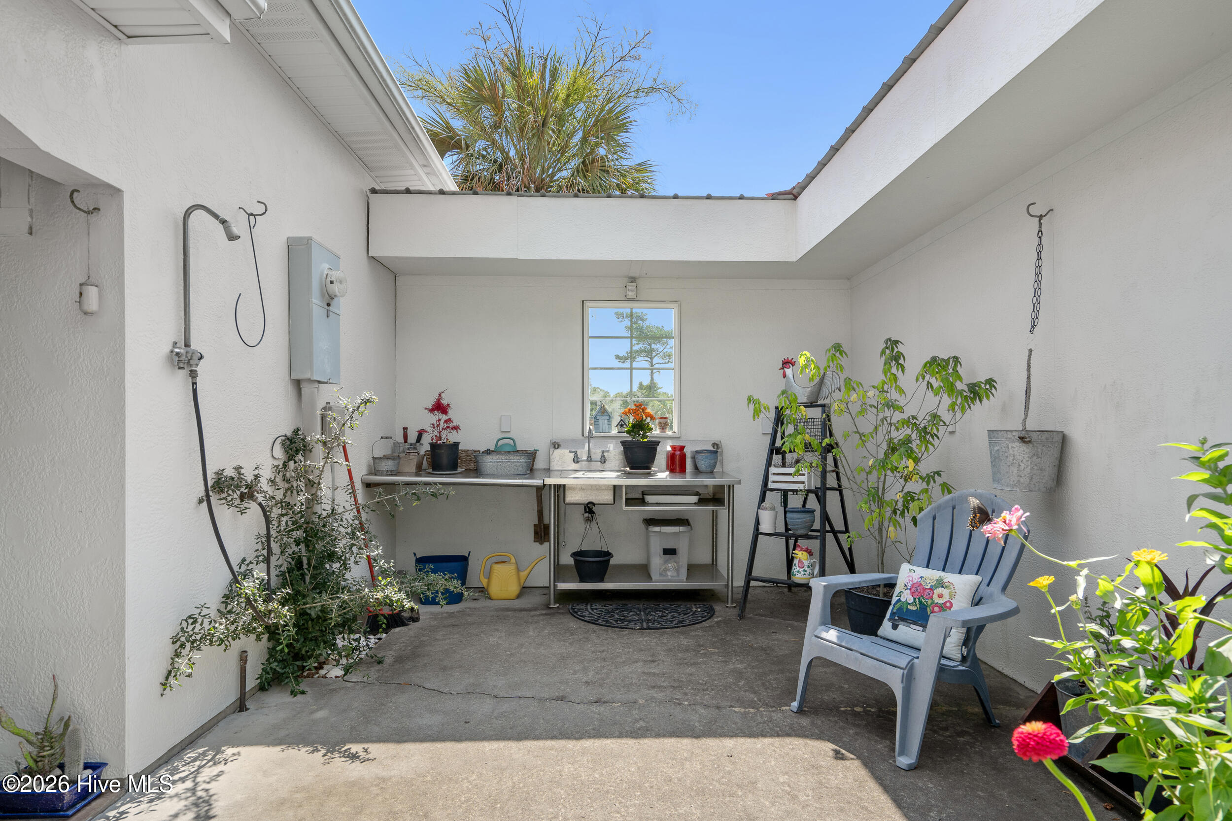 100548426 | Photo 40