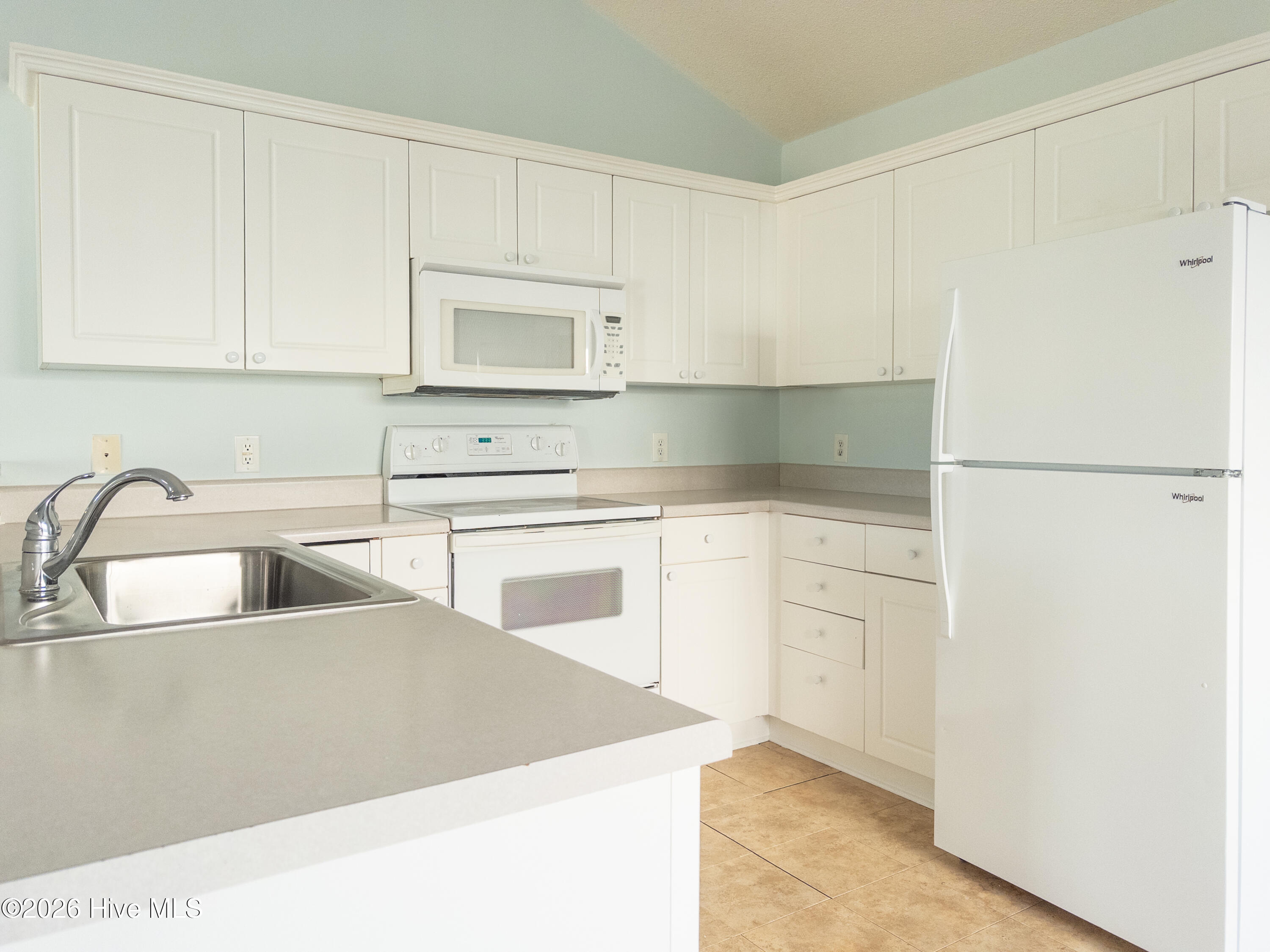 100558413 | Photo 16